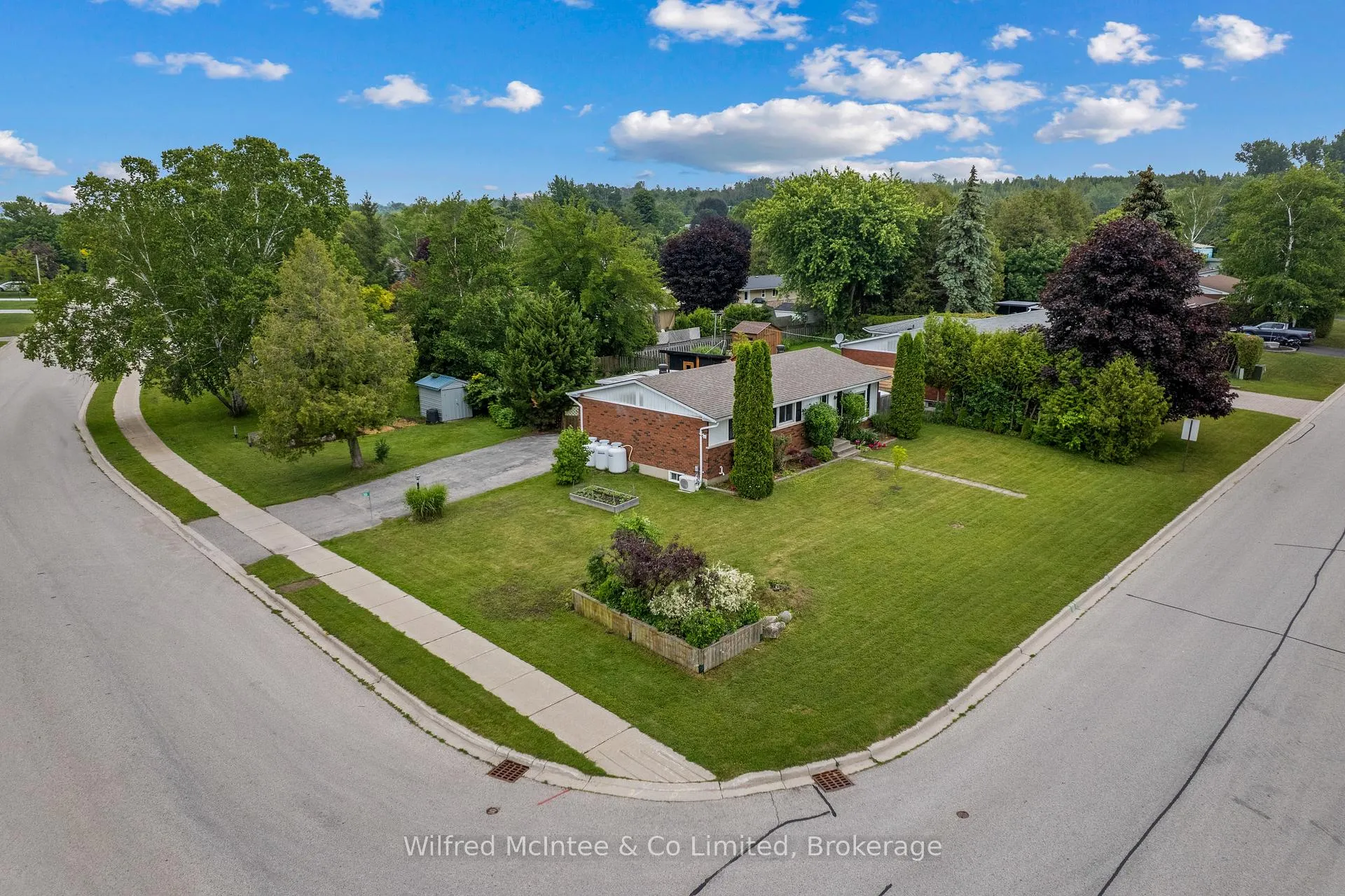 Photo 1 of 39 Inverlyn Crescent N, Kincardine — HOMEH