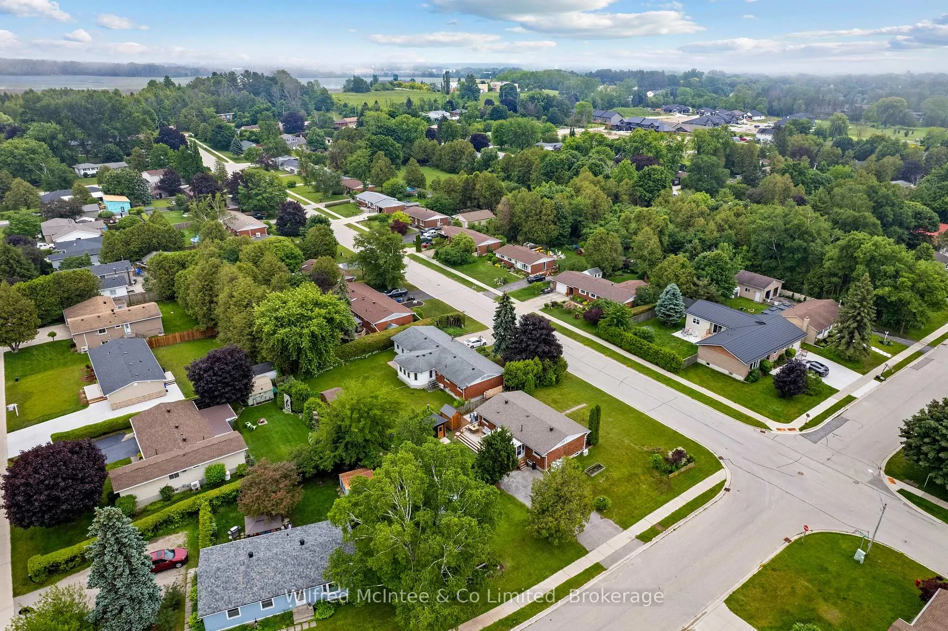 Photo 4 of 39 Inverlyn Crescent N, Kincardine — HOMEH