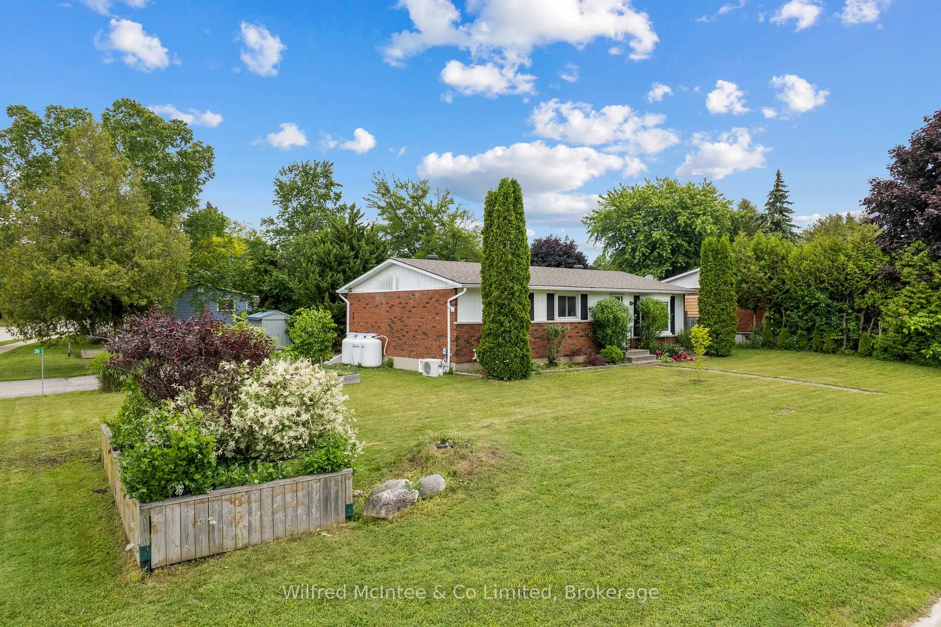 Photo 5 of 39 Inverlyn Crescent N, Kincardine — HOMEH