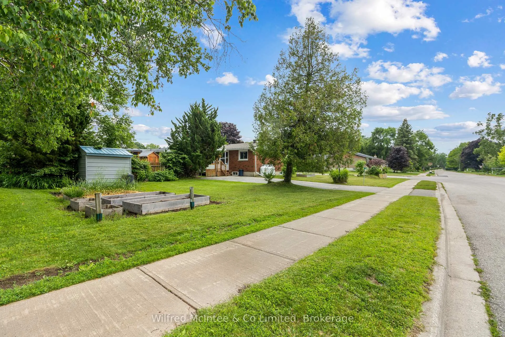 Photo 6 of 39 Inverlyn Crescent N, Kincardine — HOMEH