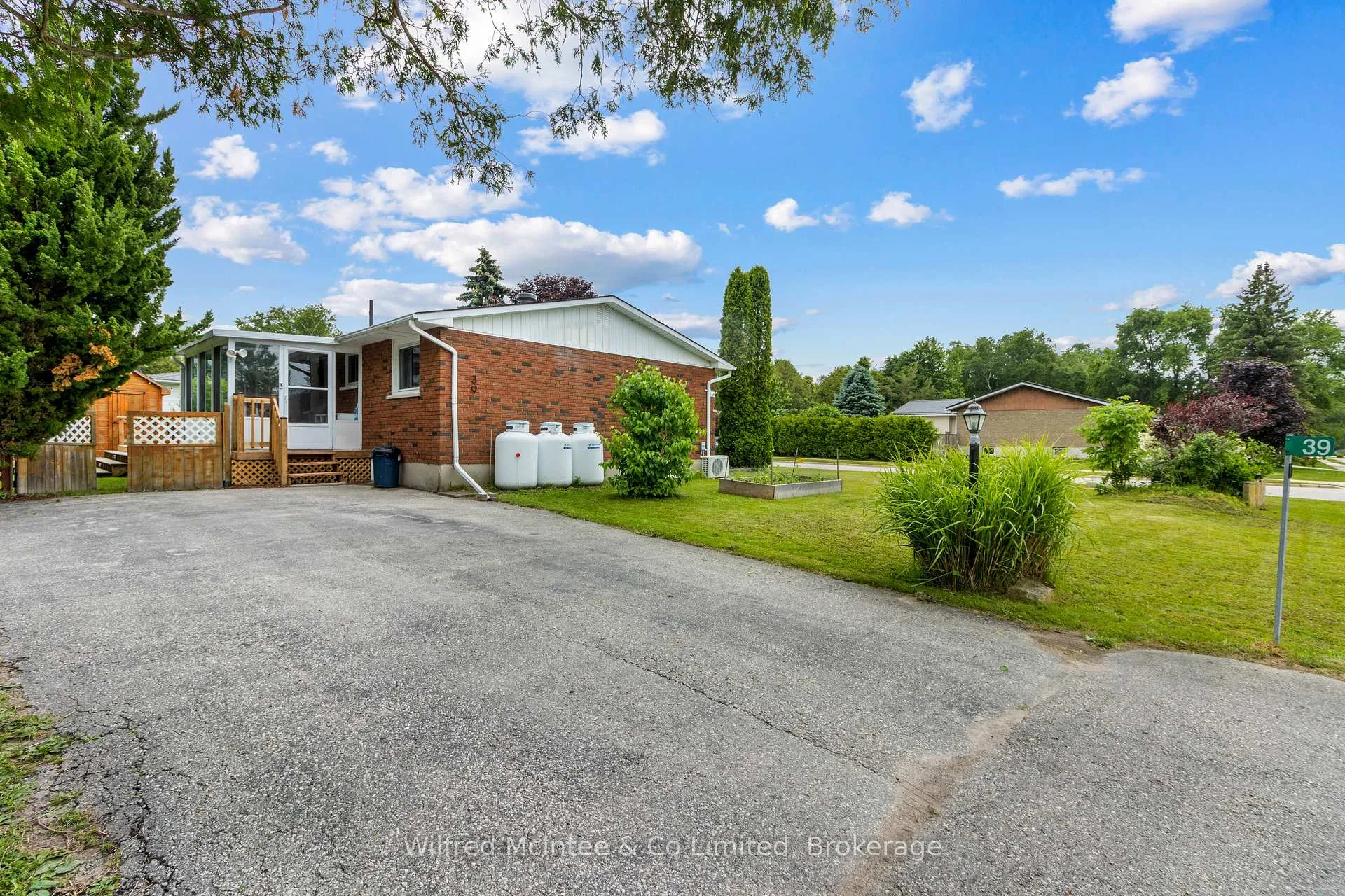Photo 7 of 39 Inverlyn Crescent N, Kincardine — HOMEH