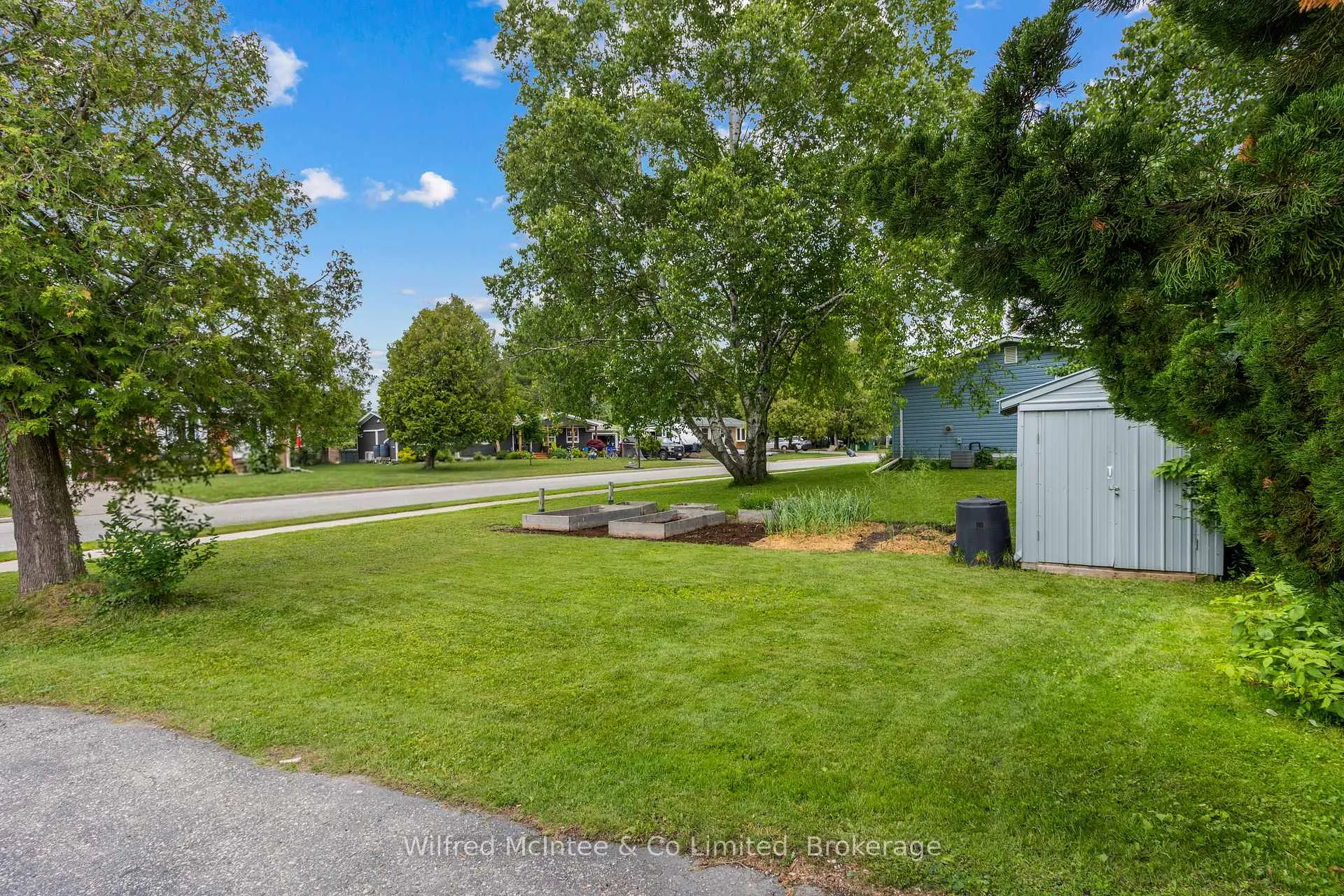 Photo 8 of 39 Inverlyn Crescent N, Kincardine — HOMEH