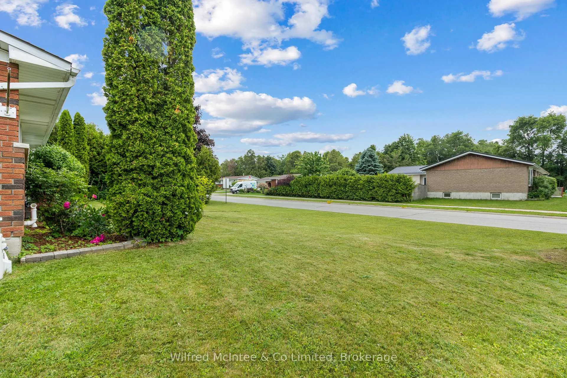 Photo 9 of 39 Inverlyn Crescent N, Kincardine — HOMEH