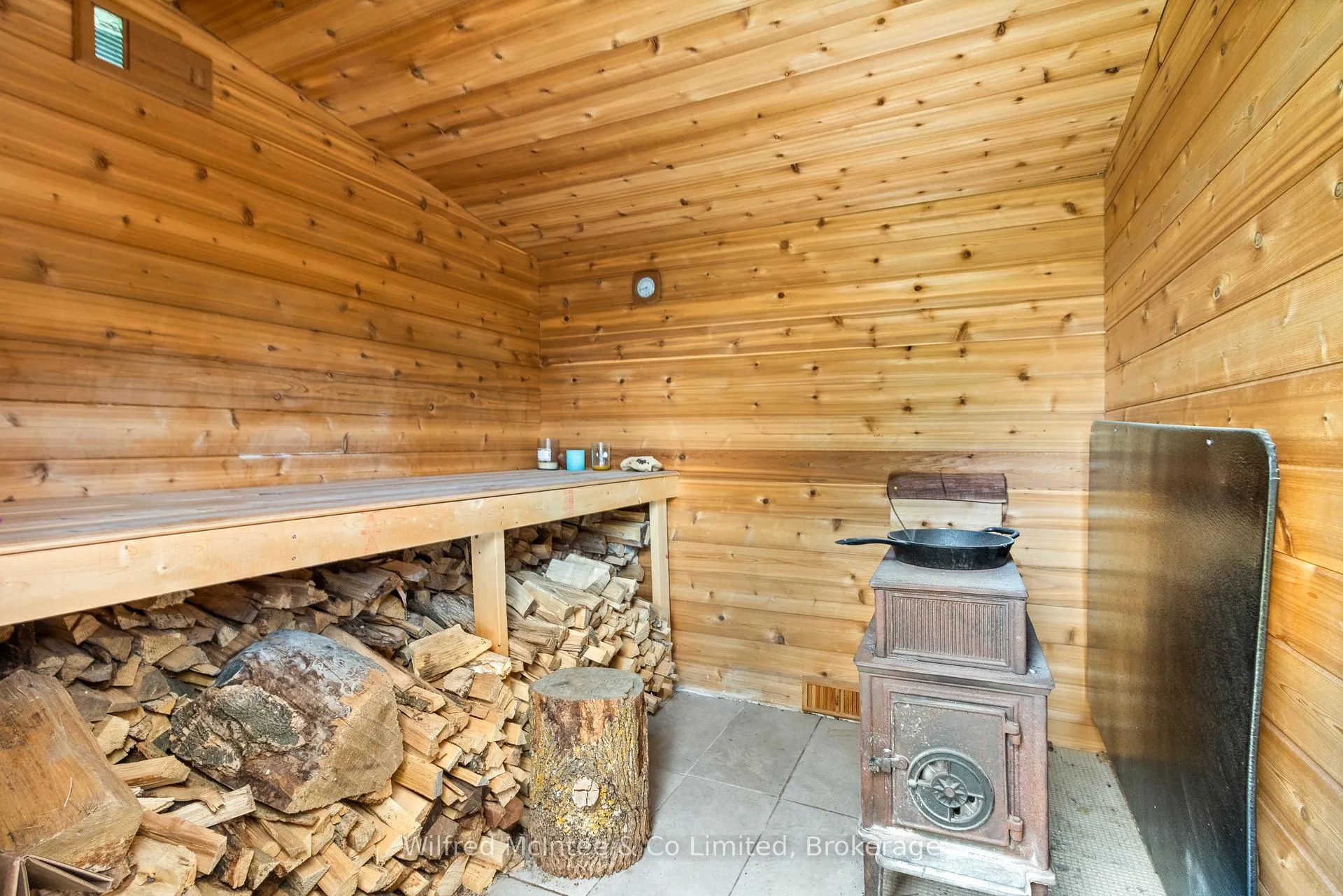 Photo 16 of 39 Inverlyn Crescent N, Kincardine — HOMEH