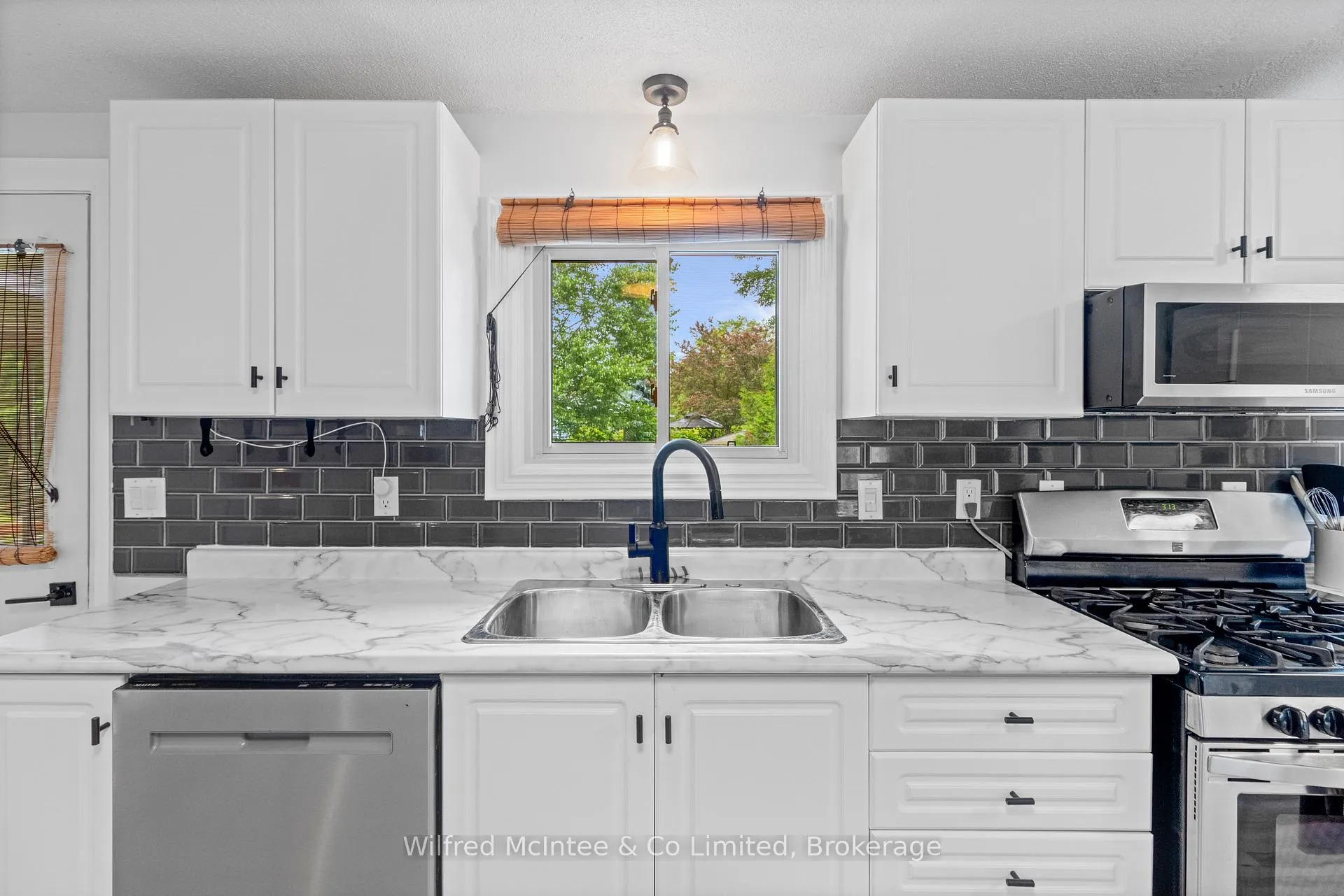 Photo 28 of 39 Inverlyn Crescent N, Kincardine — HOMEH