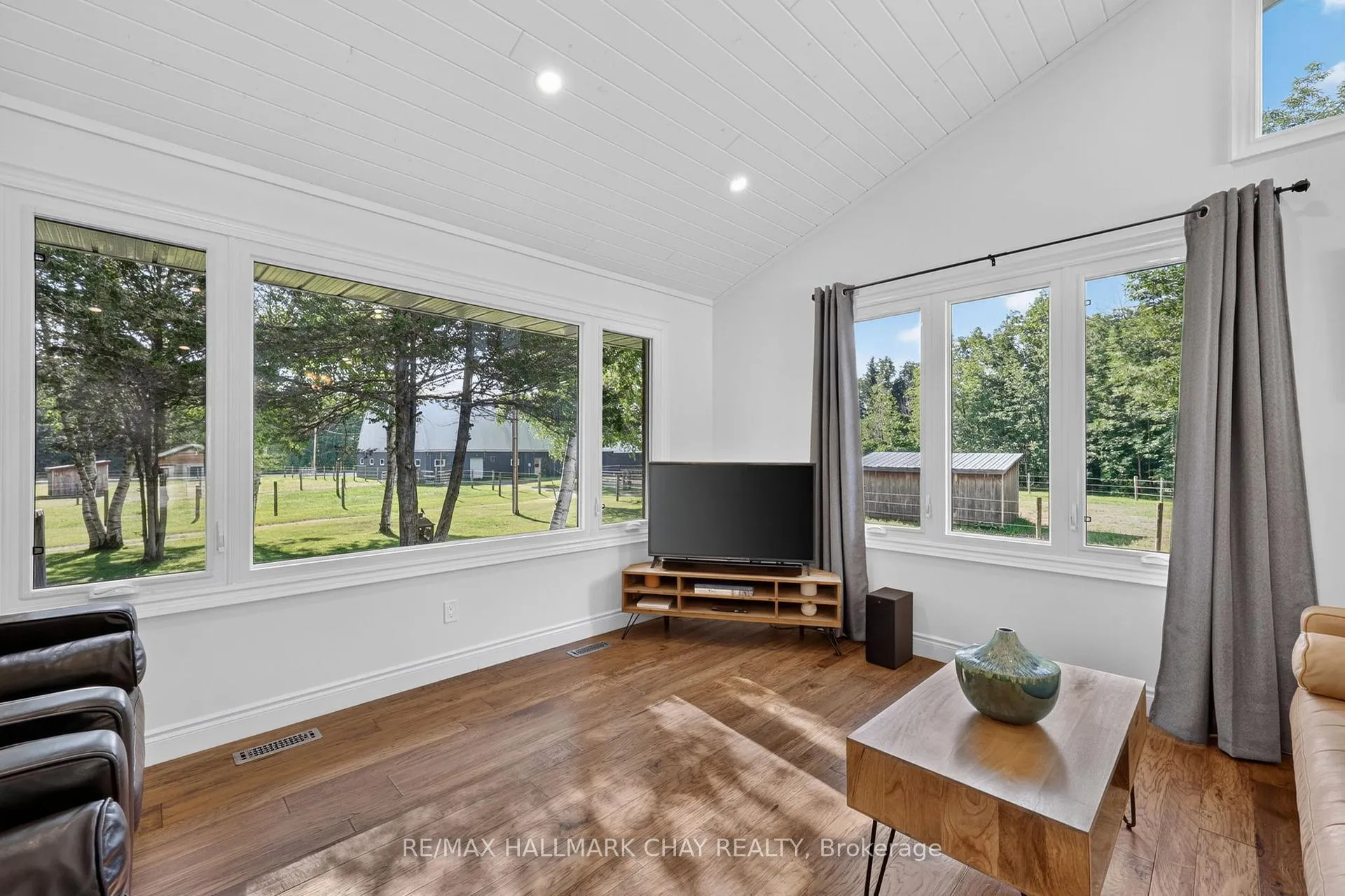 Photo 5 of 1288 15/16 Sunnidale Side Road S, Clearview, Rural Clearview — HOMEH