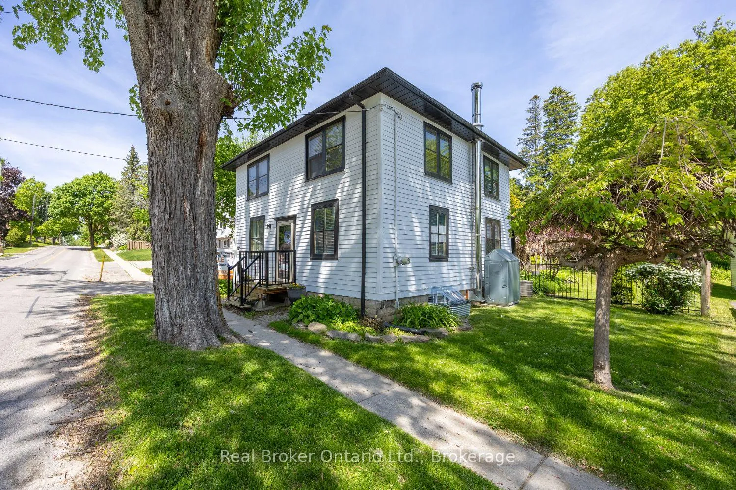 Photo 4 of 61 Mill Street, Clarington, Orono — HOMEH