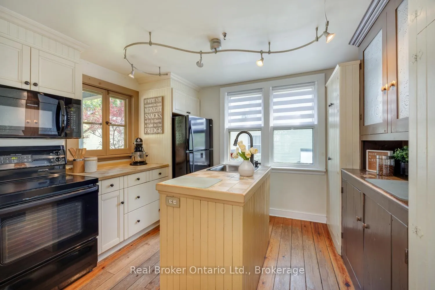 Photo 11 of 61 Mill Street, Clarington, Orono — HOMEH