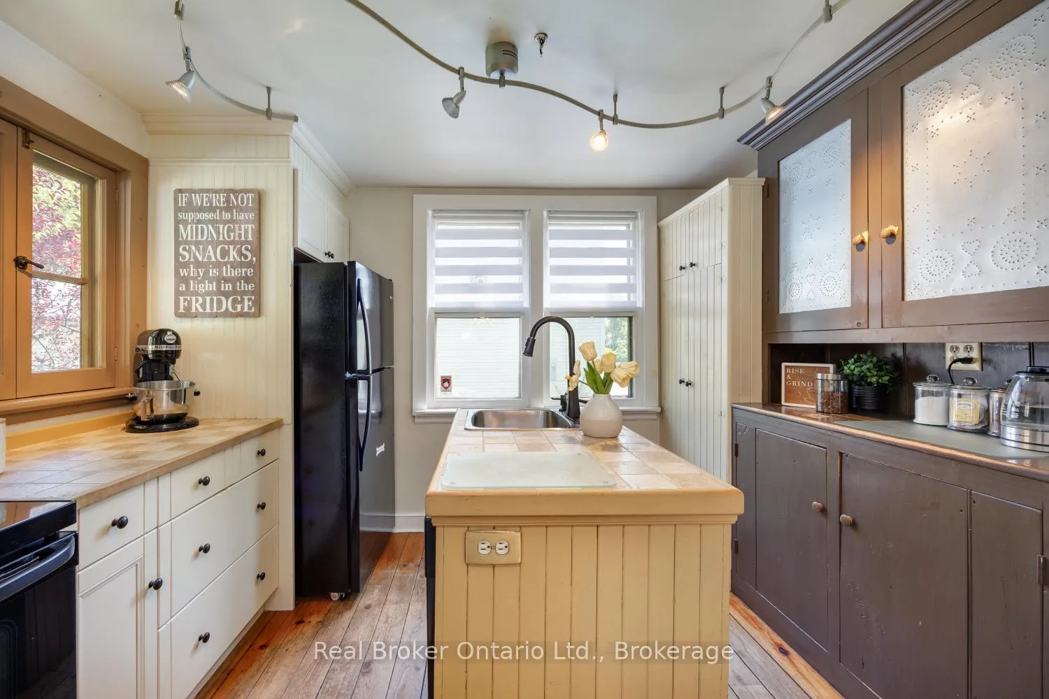 Photo 12 of 61 Mill Street, Clarington, Orono — HOMEH