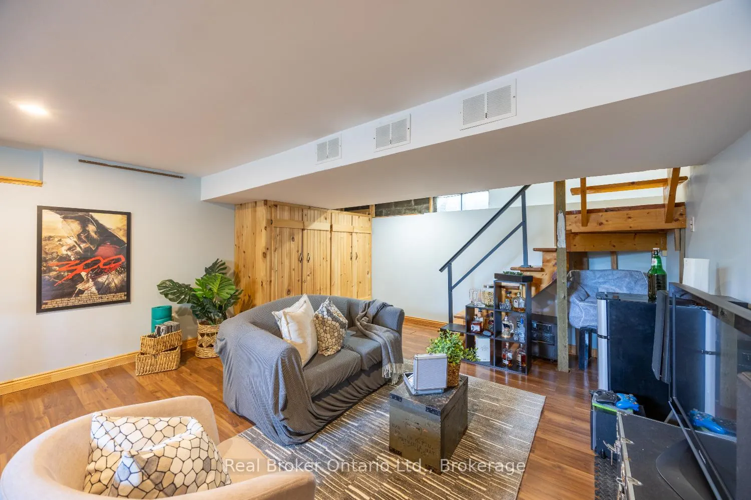 Photo 24 of 61 Mill Street, Clarington, Orono — HOMEH