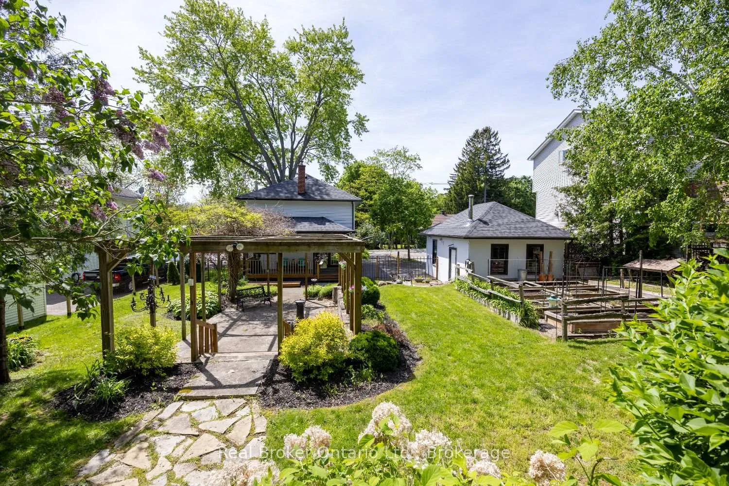 Photo 32 of 61 Mill Street, Clarington, Orono — HOMEH