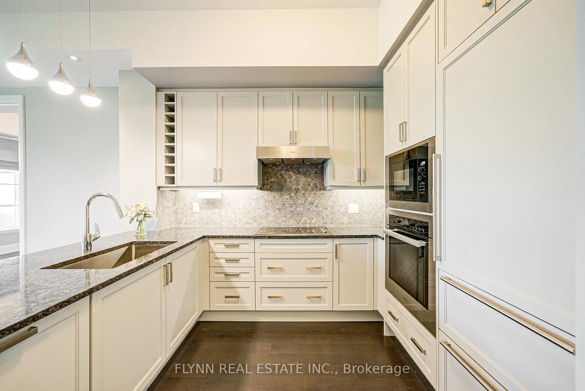 Photo 5 of Unit 324, 20 Fred Varley Drive, Markham, Unionville — HOMEH
