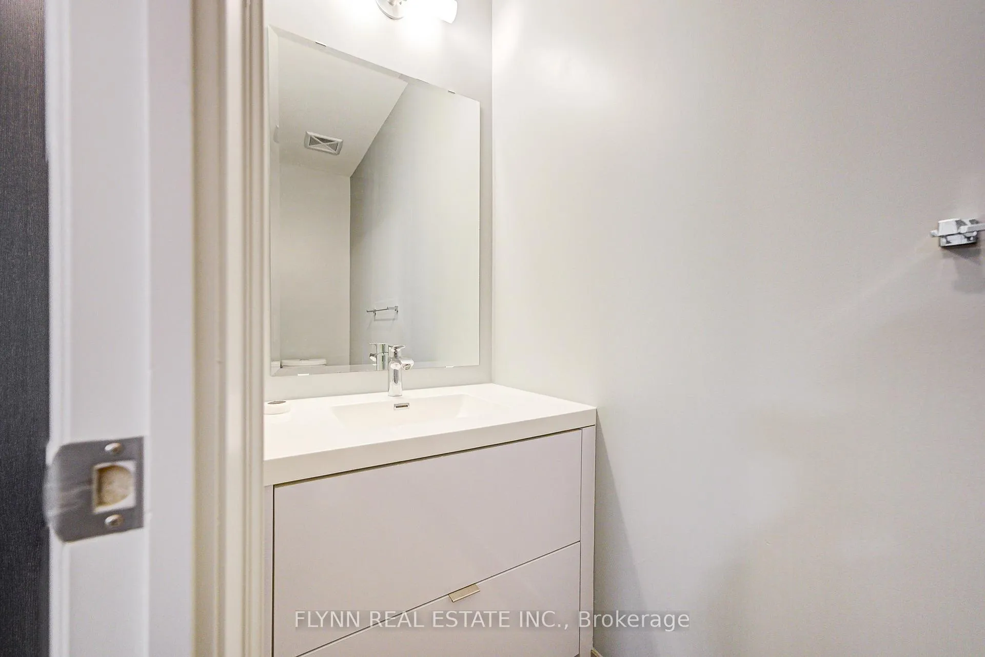 Photo 9 of Unit 324, 20 Fred Varley Drive, Markham, Unionville — HOMEH