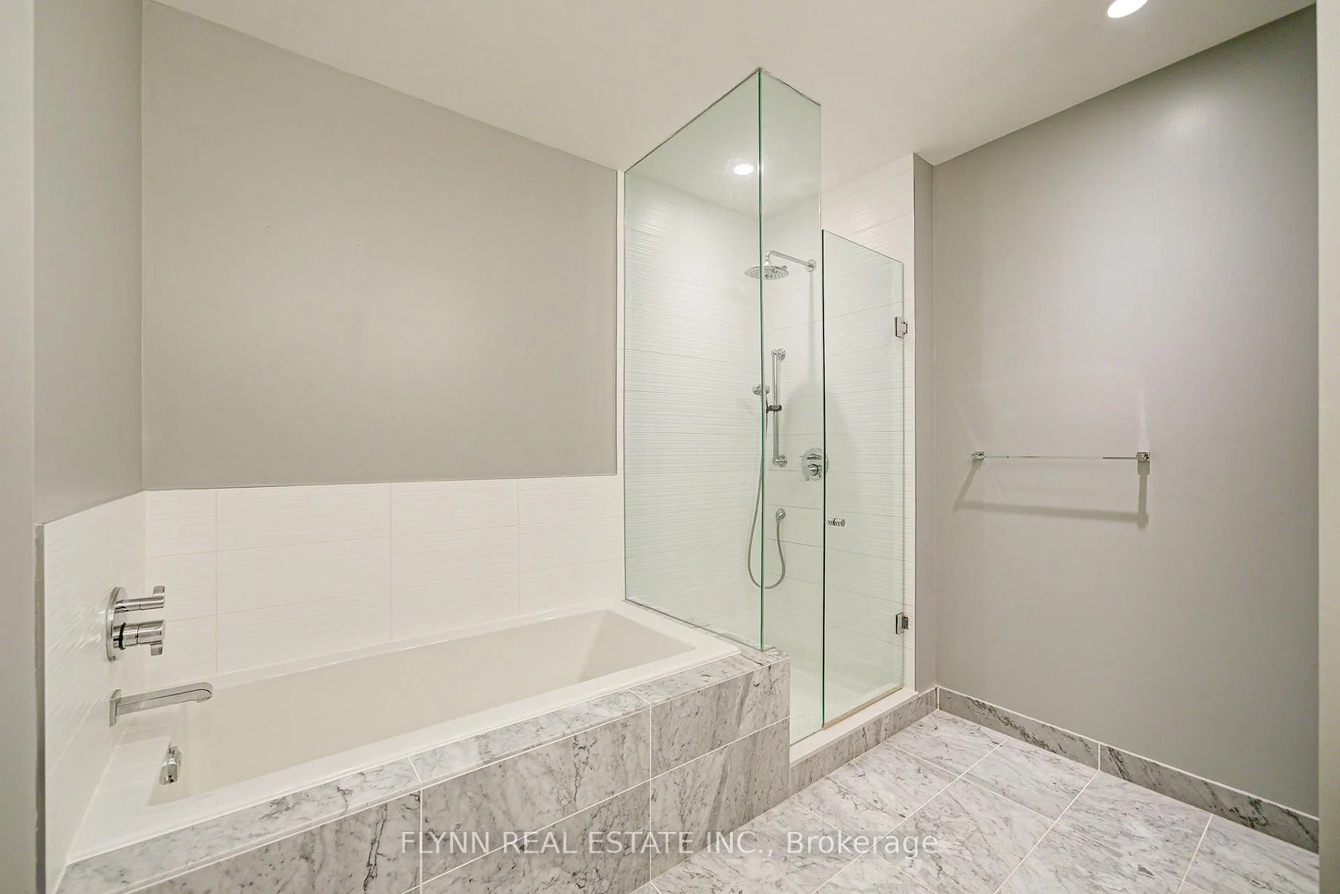 Photo 13 of Unit 324, 20 Fred Varley Drive, Markham, Unionville — HOMEH
