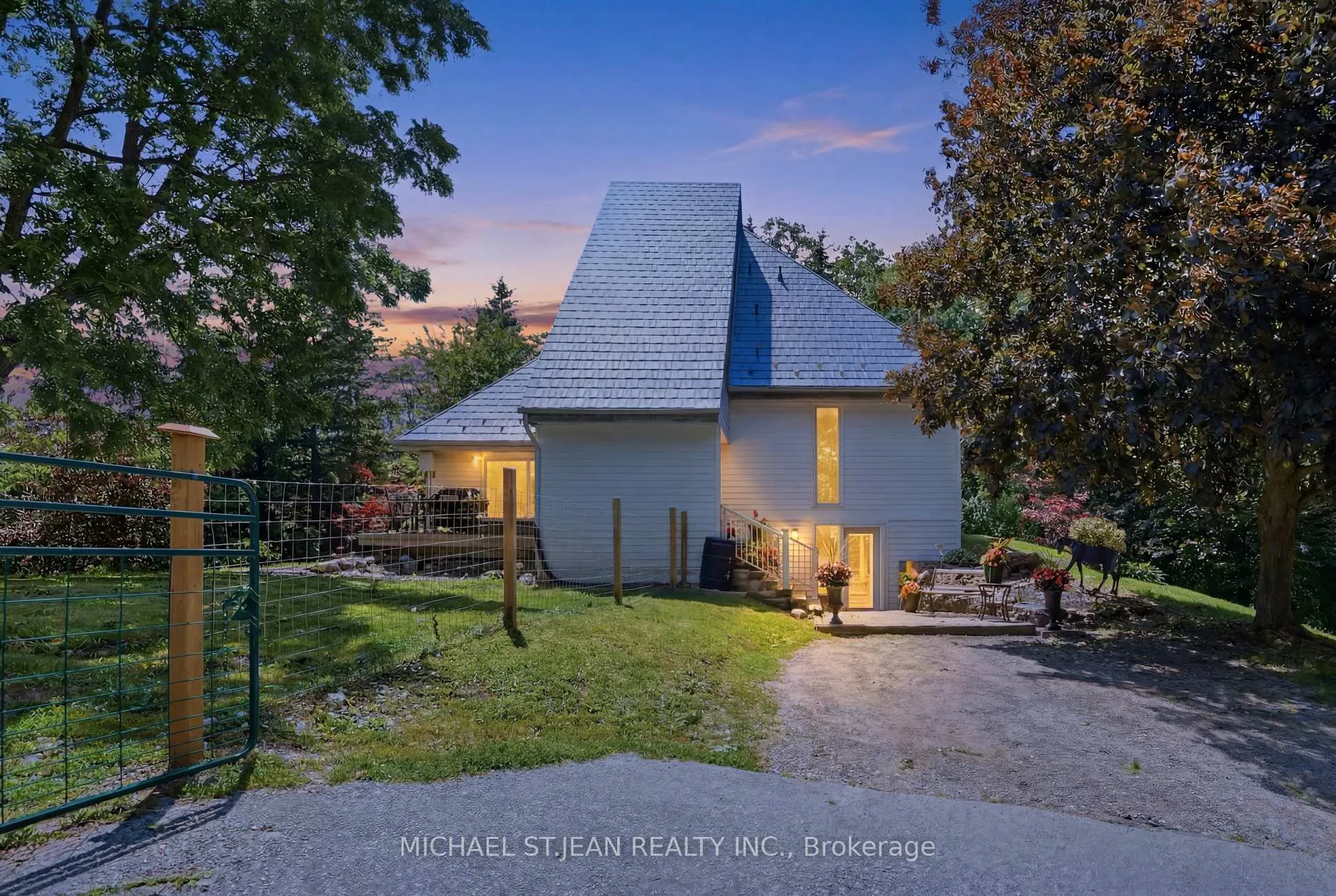 Photo 1 of 1314 Safari Road, Hamilton, Rural Flamborough — HOMEH