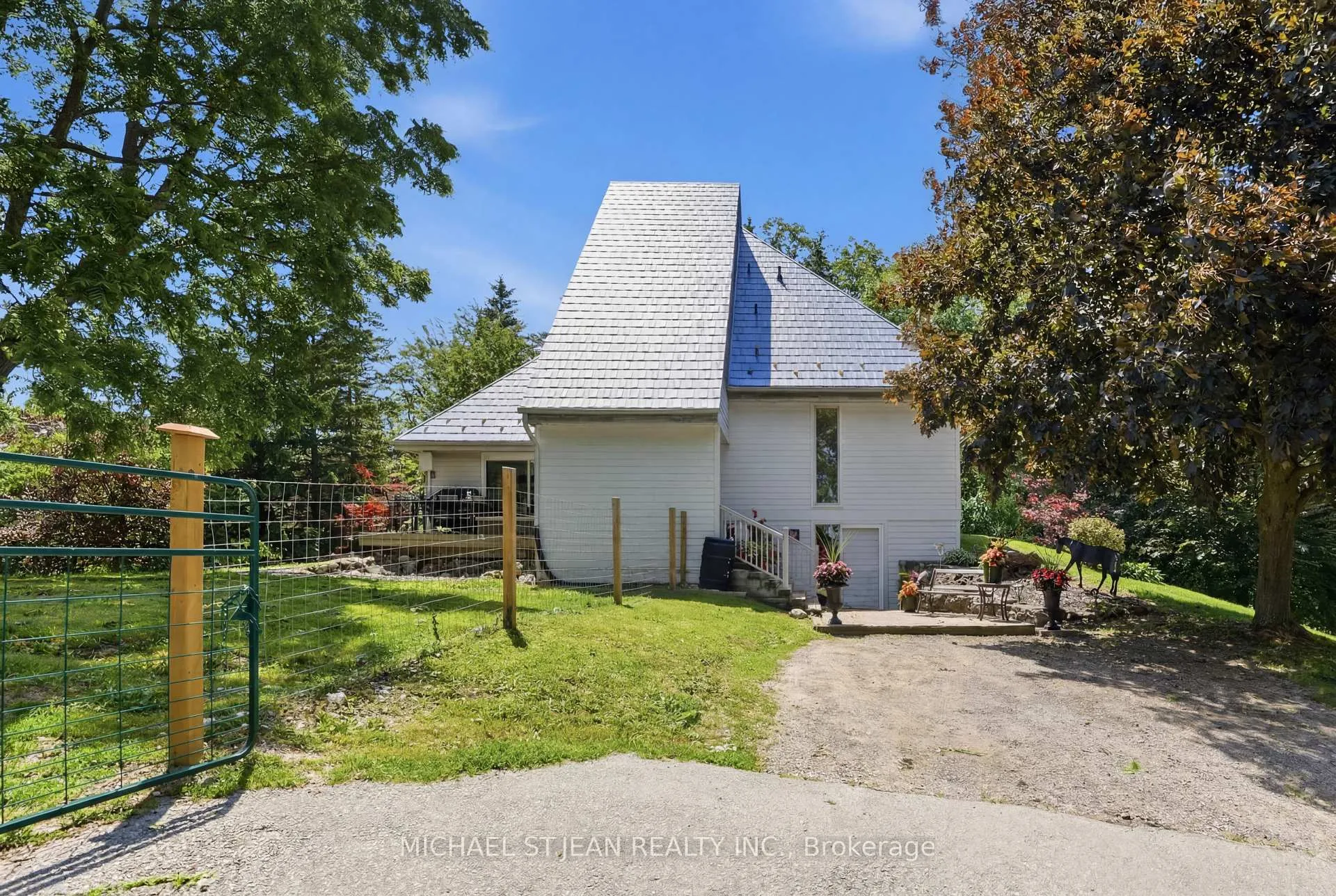 Photo 2 of 1314 Safari Road, Hamilton, Rural Flamborough — HOMEH