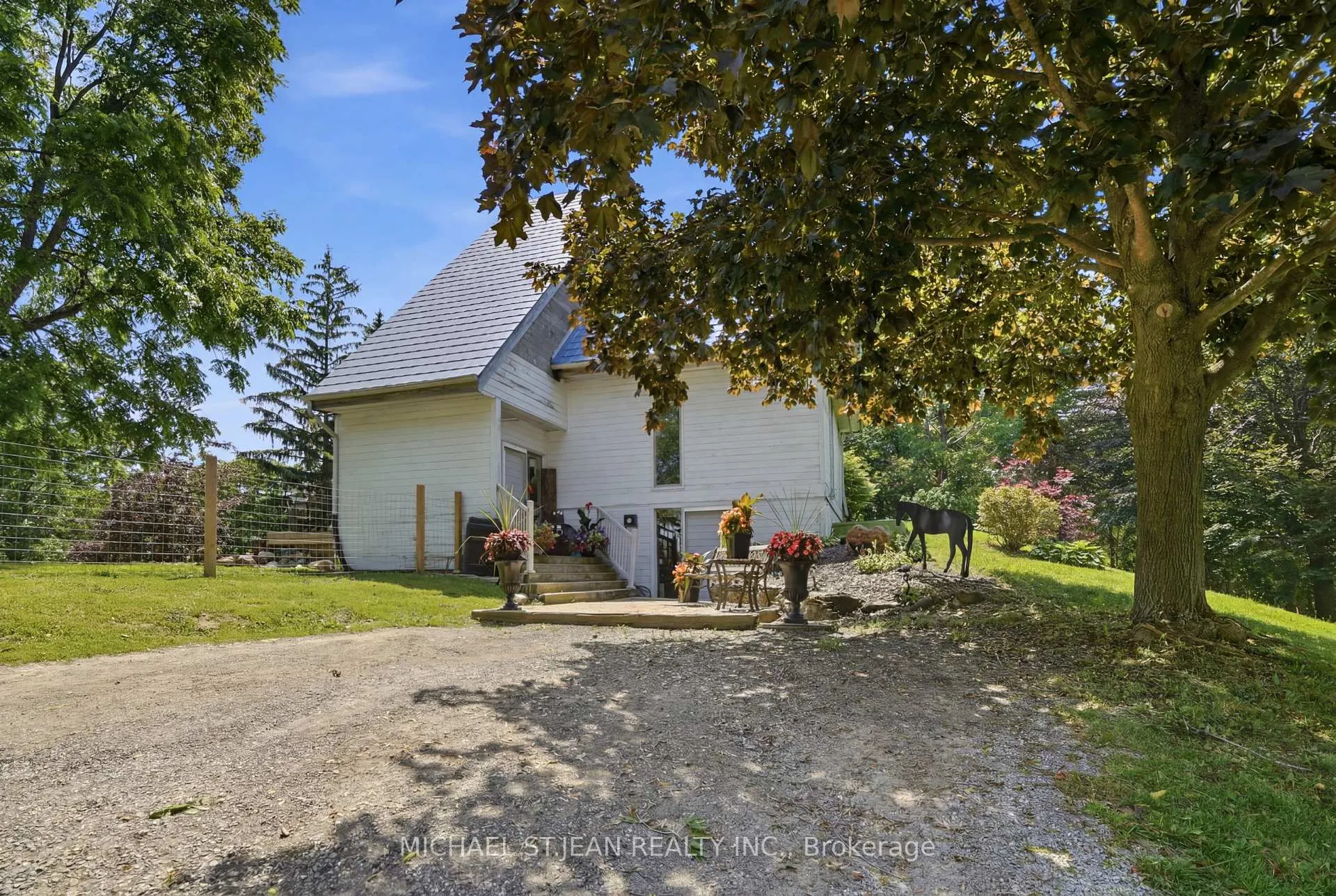 Photo 3 of 1314 Safari Road, Hamilton, Rural Flamborough — HOMEH