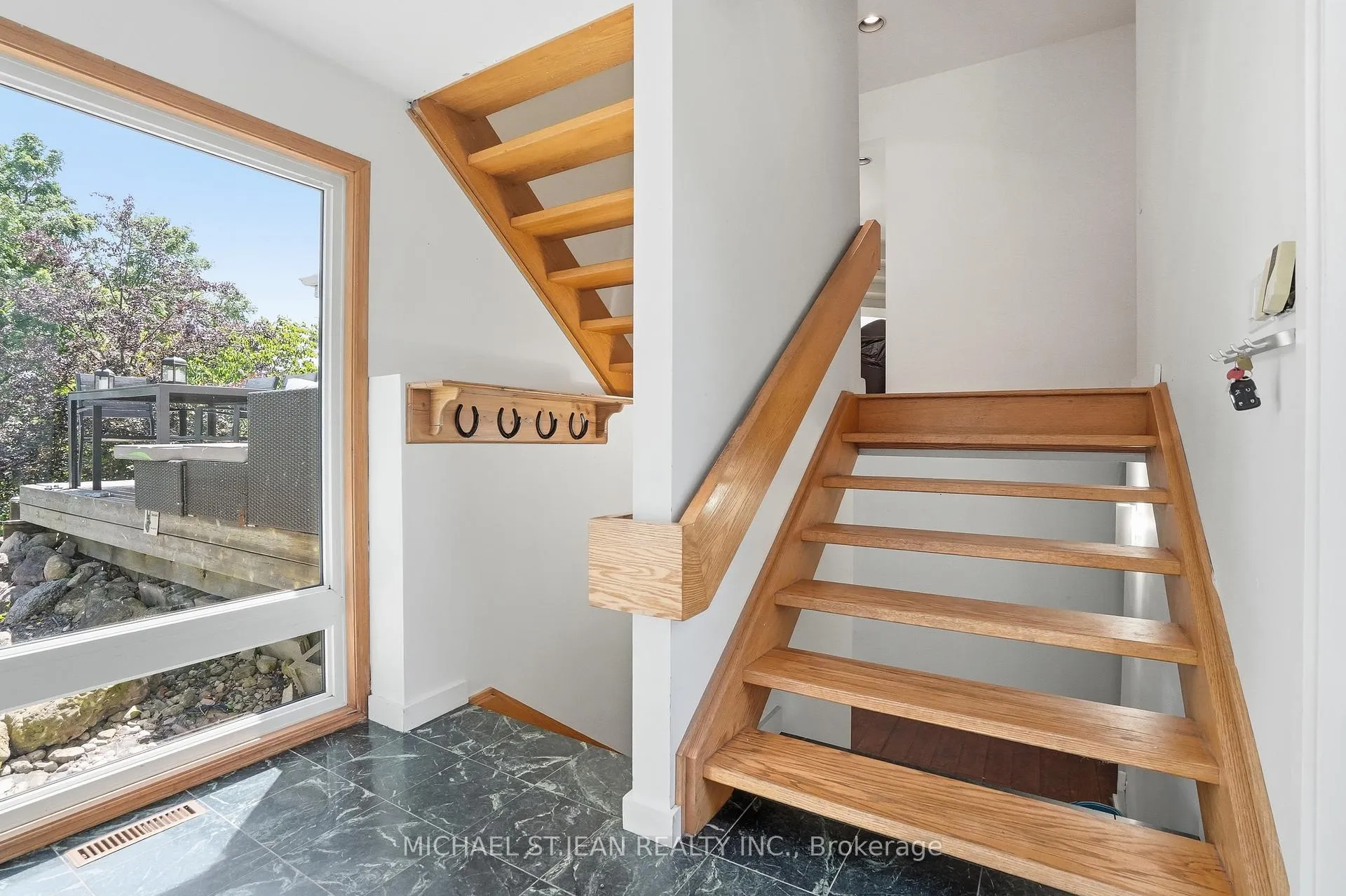 Photo 5 of 1314 Safari Road, Hamilton, Rural Flamborough — HOMEH