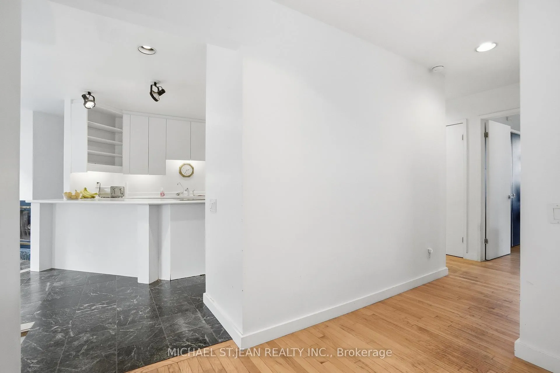 Photo 6 of 1314 Safari Road, Hamilton, Rural Flamborough — HOMEH