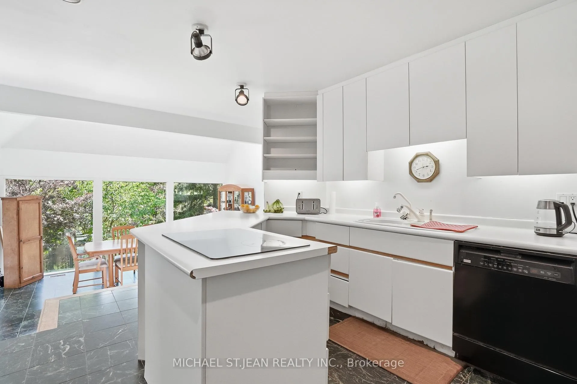 Photo 16 of 1314 Safari Road, Hamilton, Rural Flamborough — HOMEH