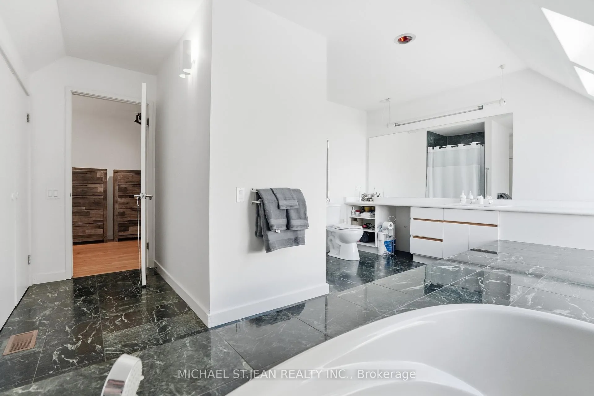 Photo 32 of 1314 Safari Road, Hamilton, Rural Flamborough — HOMEH