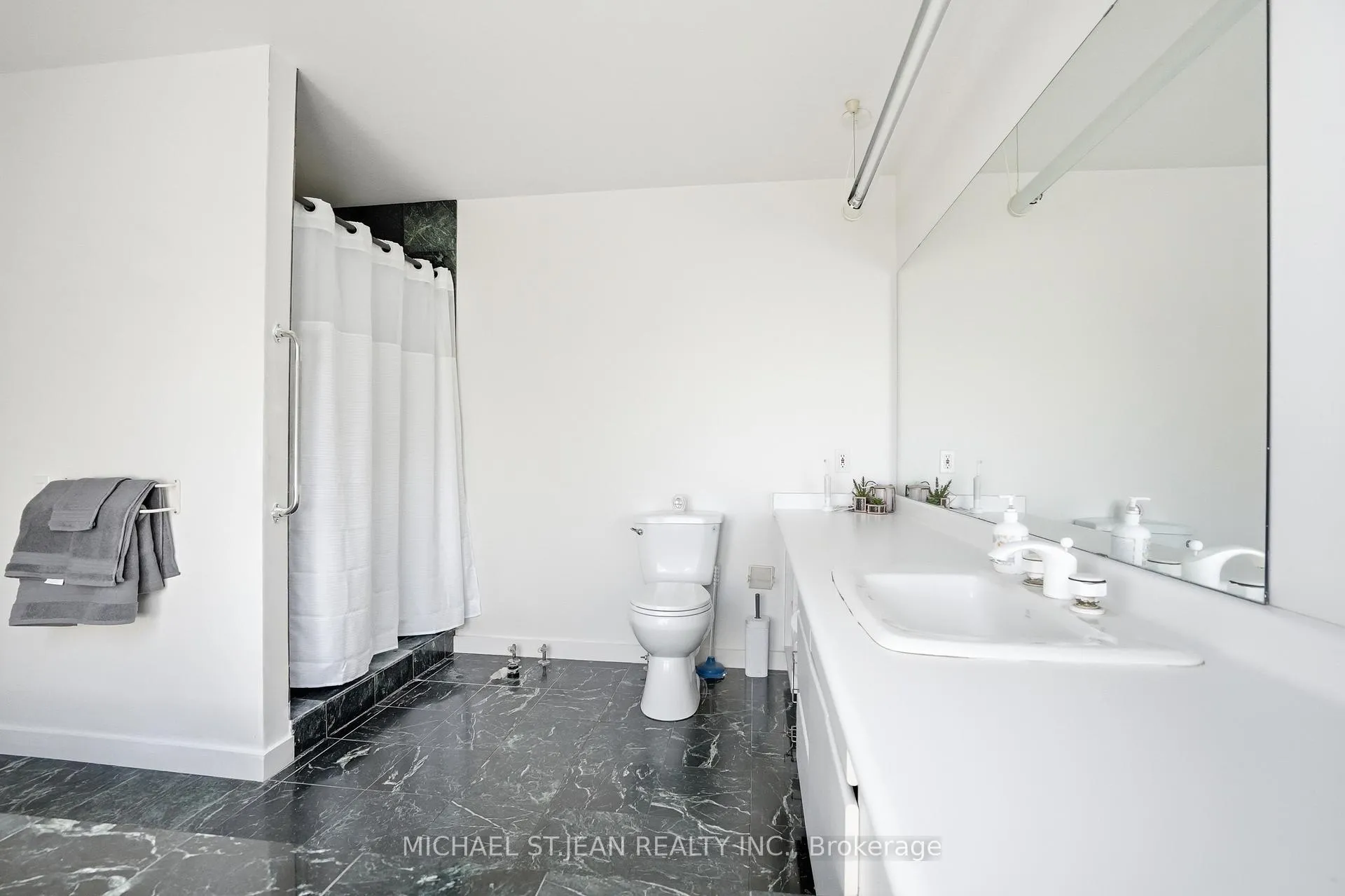 Photo 33 of 1314 Safari Road, Hamilton, Rural Flamborough — HOMEH