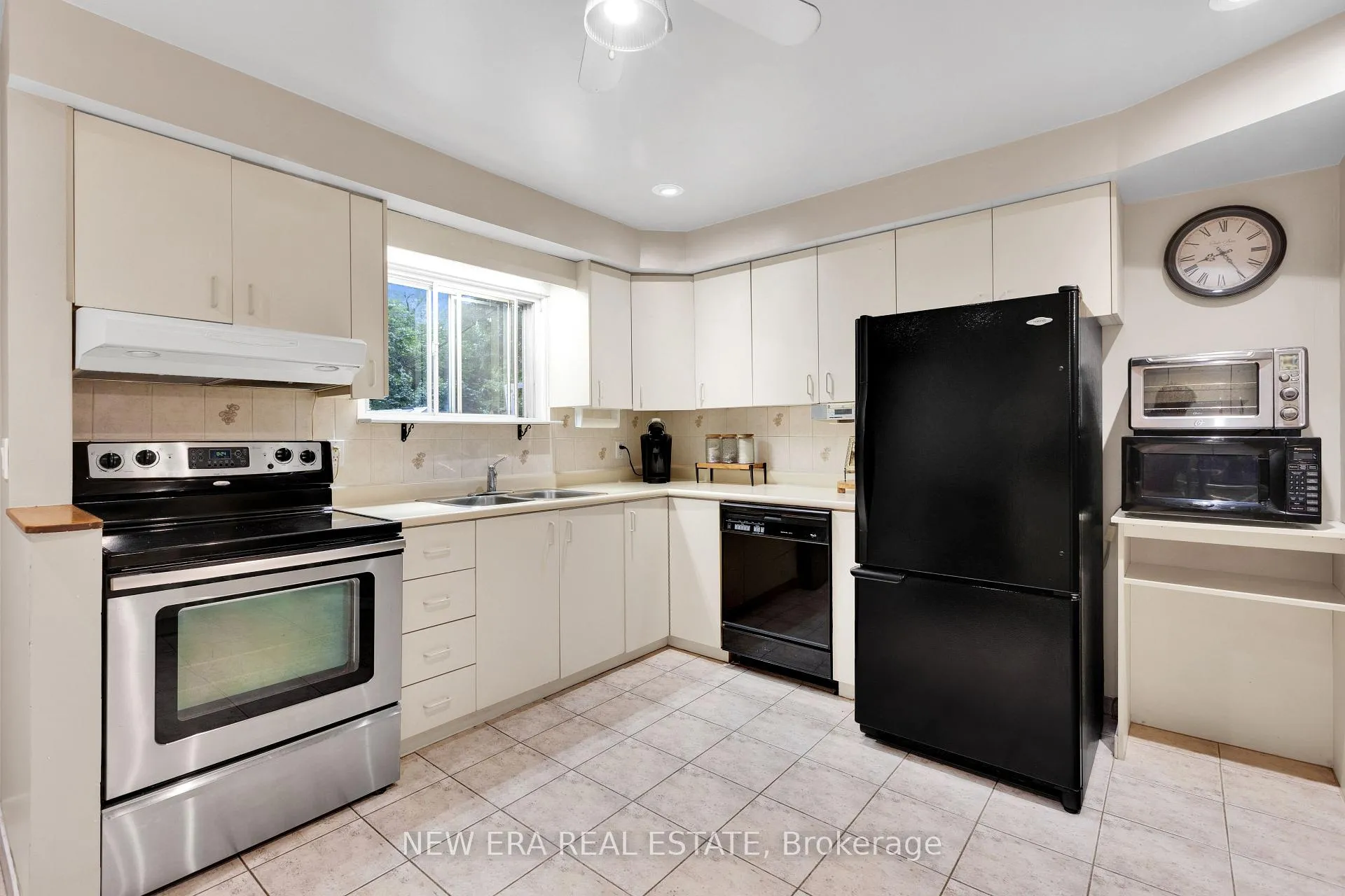 Photo 12 of 8 Page Avenue, Toronto, Runnymede-Bloor West Village — HOMEH