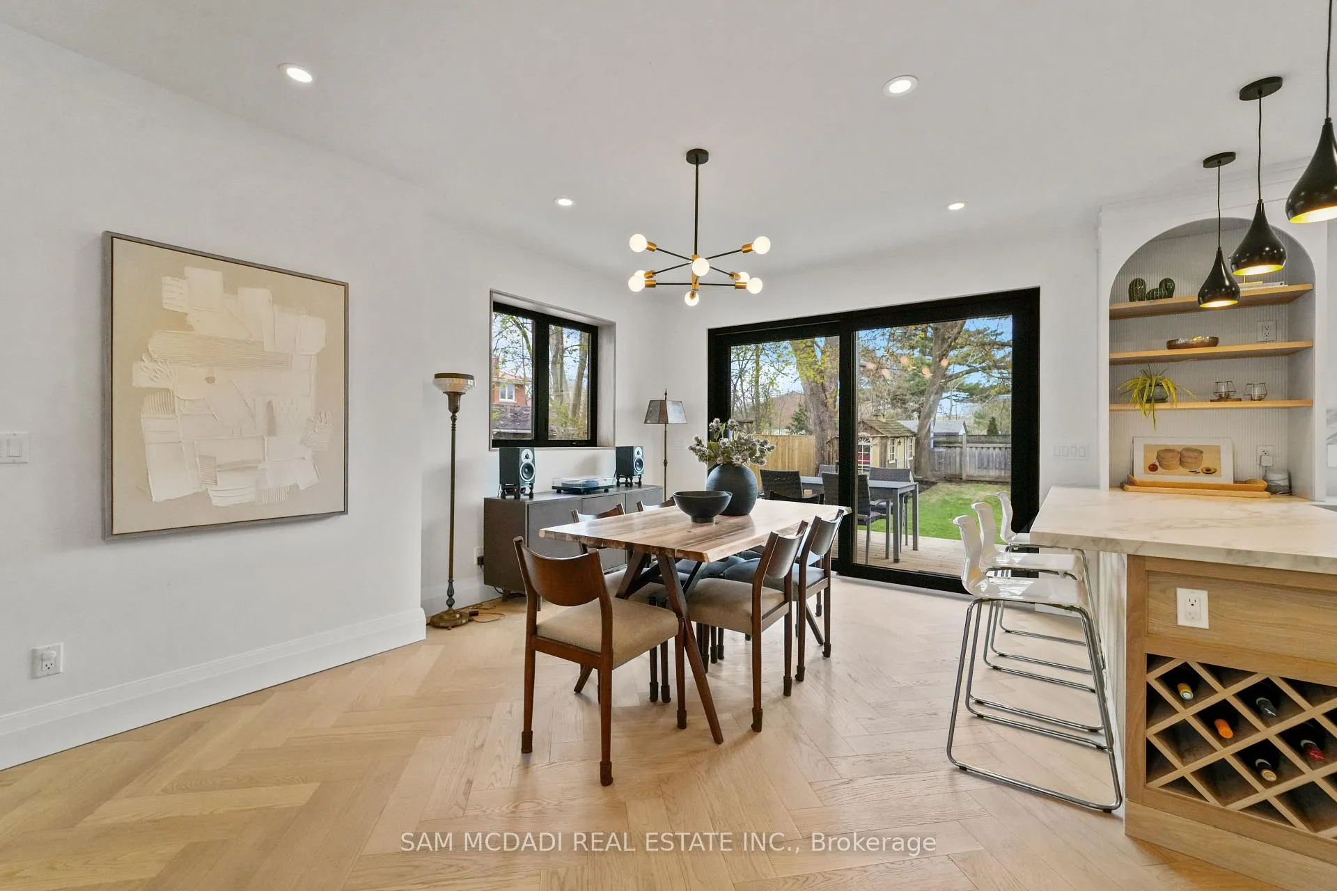 Photo 9 of 130 Lake Promenade, Etobicoke, Long Branch — HOMEH