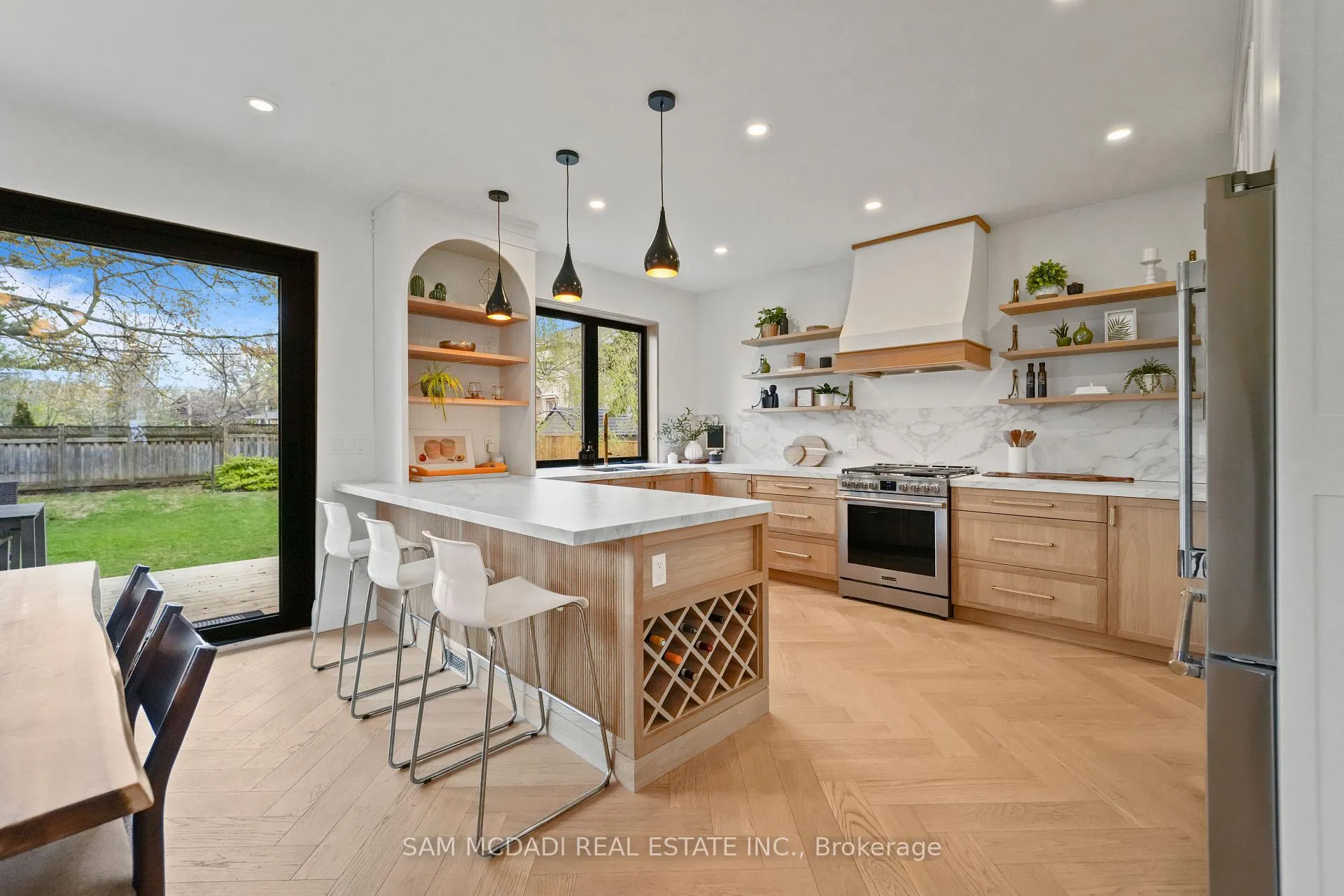 Photo 10 of 130 Lake Promenade, Etobicoke, Long Branch — HOMEH