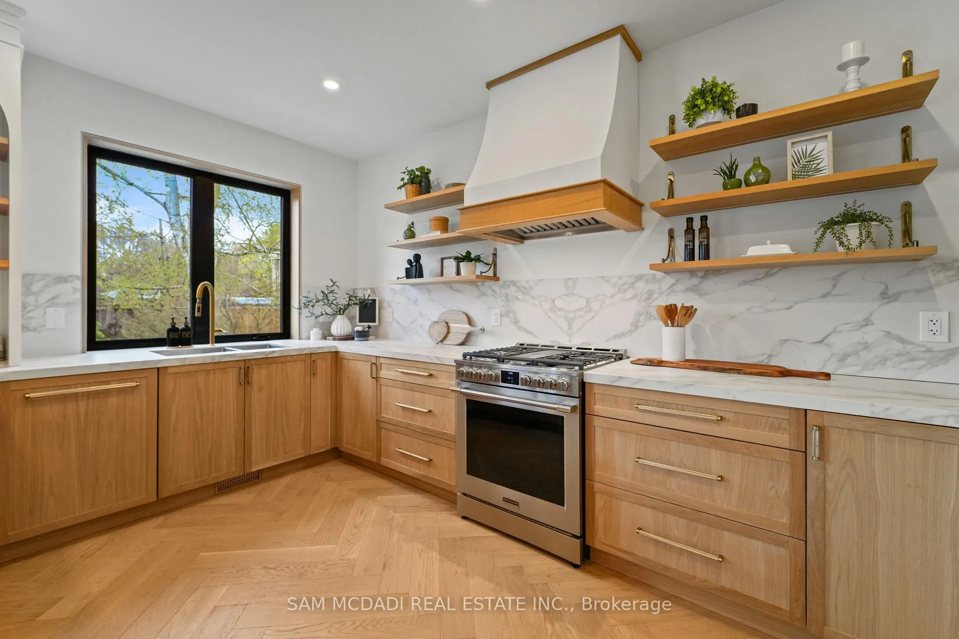 Photo 11 of 130 Lake Promenade, Etobicoke, Long Branch — HOMEH