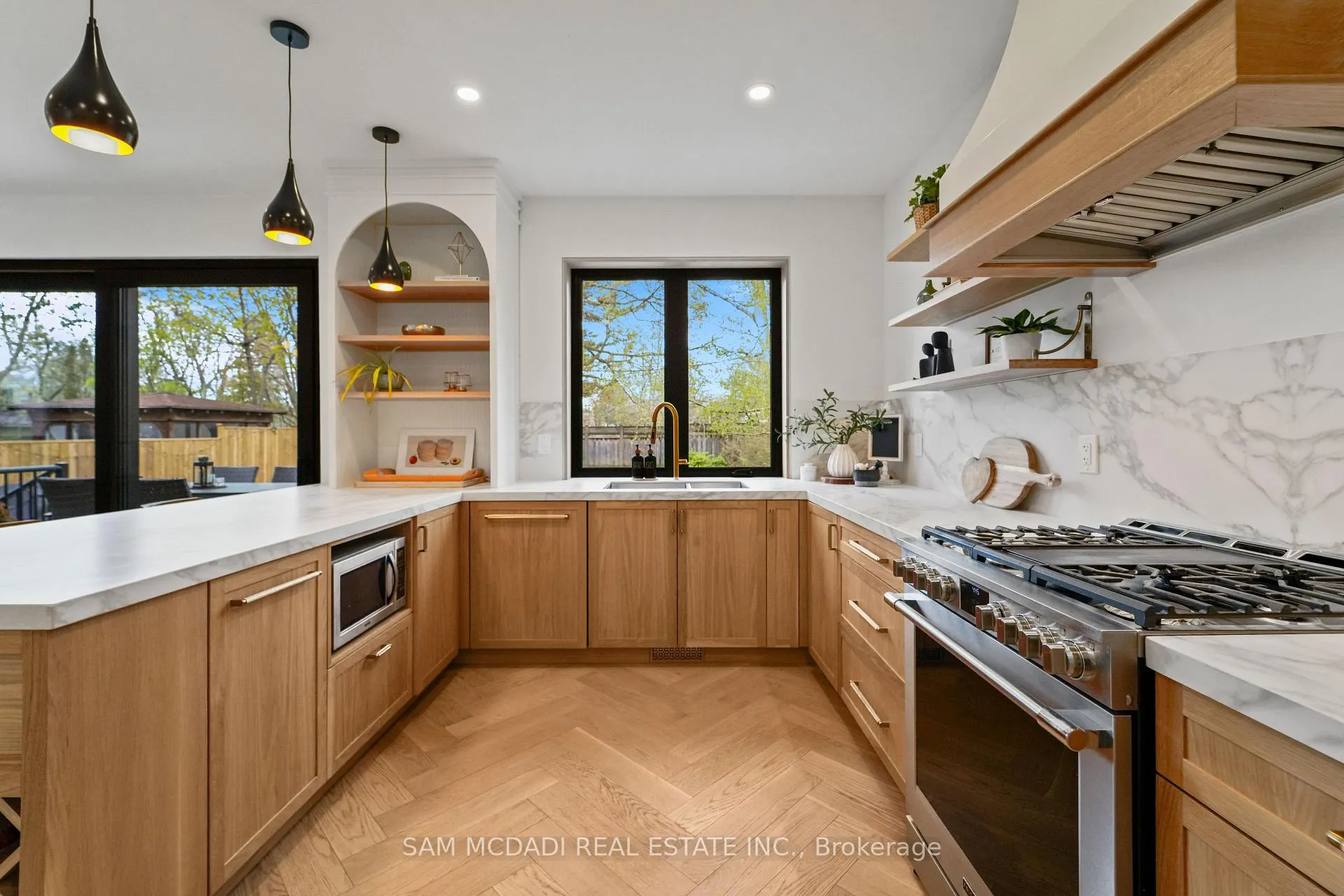 Photo 12 of 130 Lake Promenade, Etobicoke, Long Branch — HOMEH