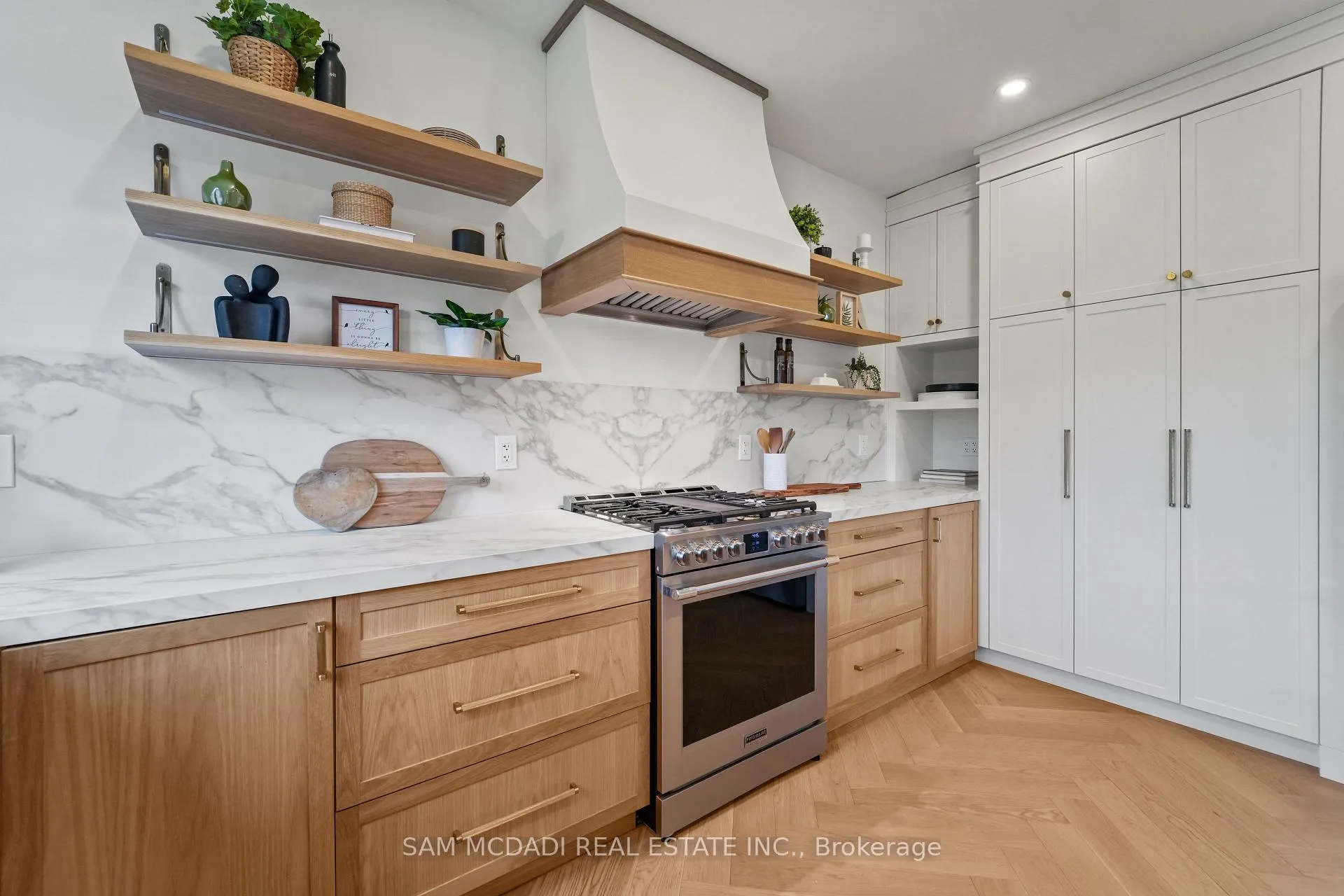 Photo 13 of 130 Lake Promenade, Etobicoke, Long Branch — HOMEH