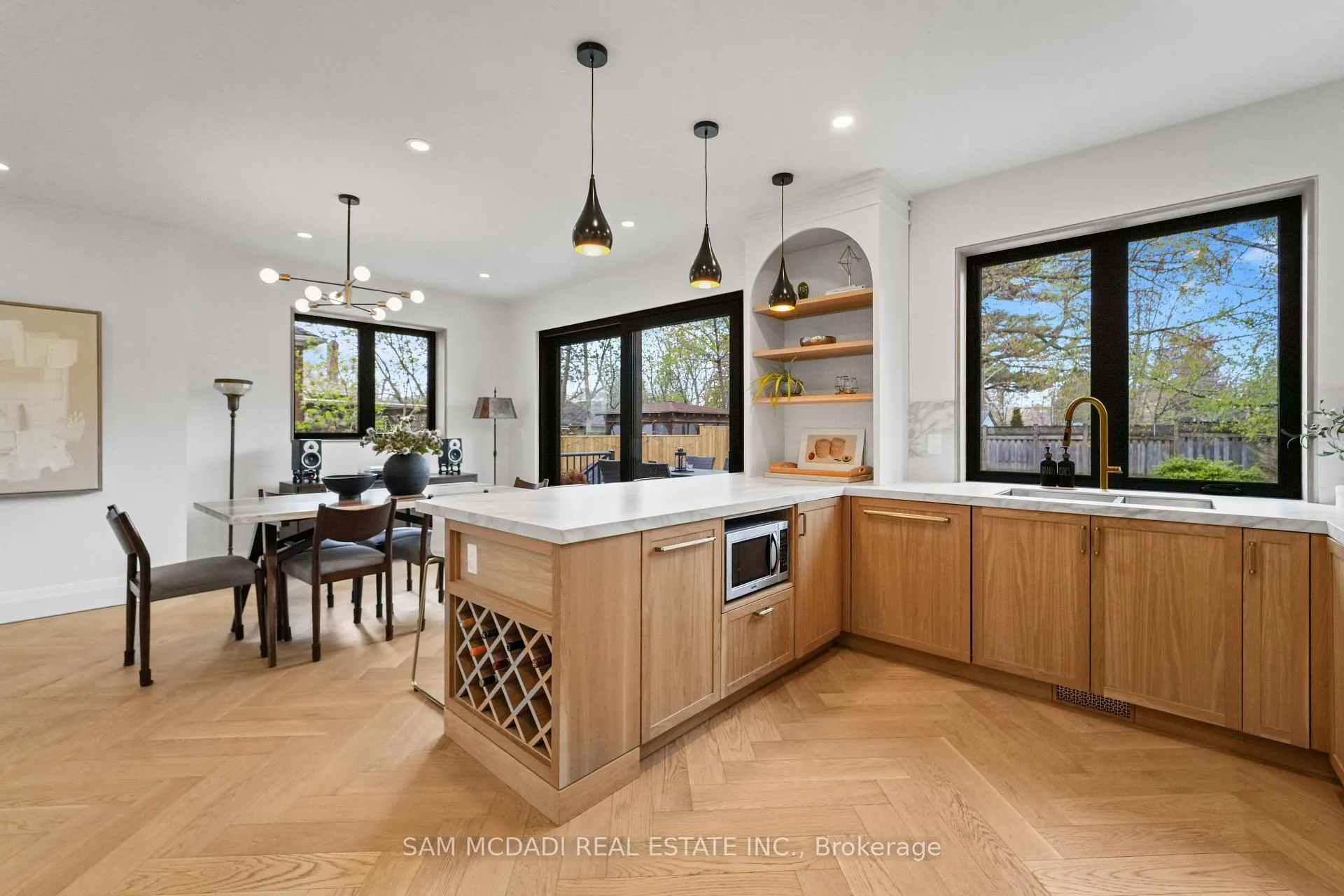Photo 14 of 130 Lake Promenade, Etobicoke, Long Branch — HOMEH