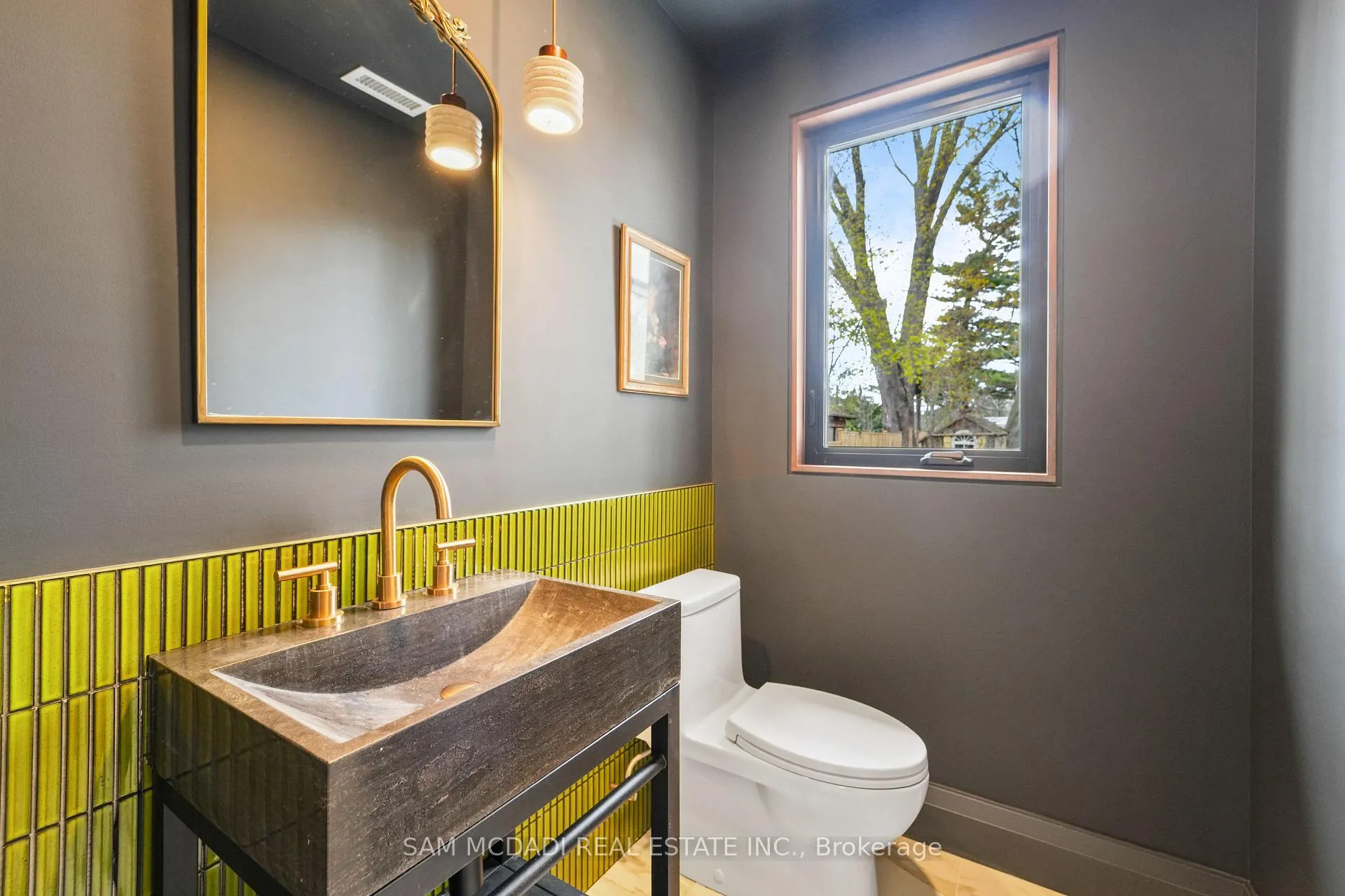 Photo 15 of 130 Lake Promenade, Etobicoke, Long Branch — HOMEH