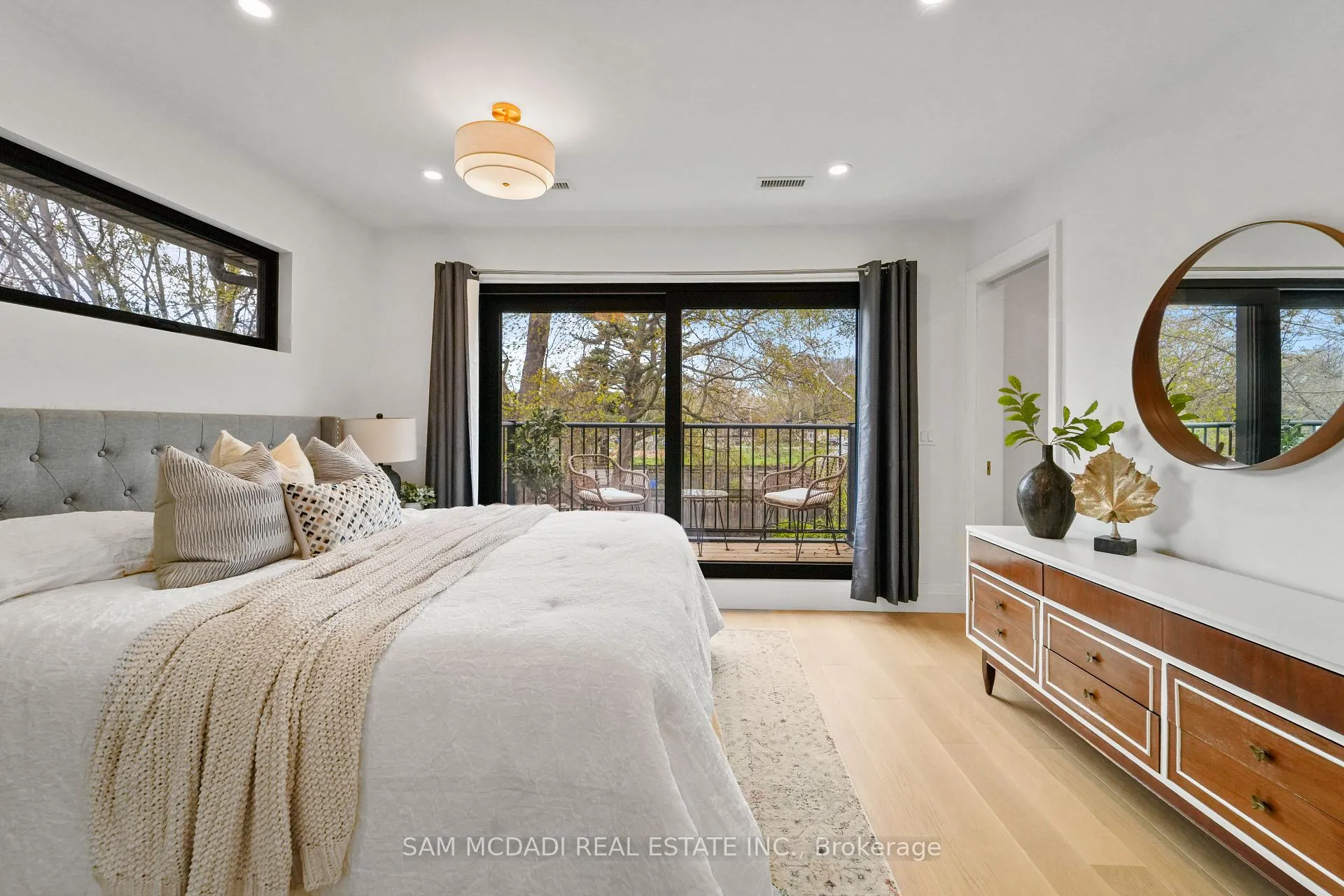 Photo 18 of 130 Lake Promenade, Etobicoke, Long Branch — HOMEH