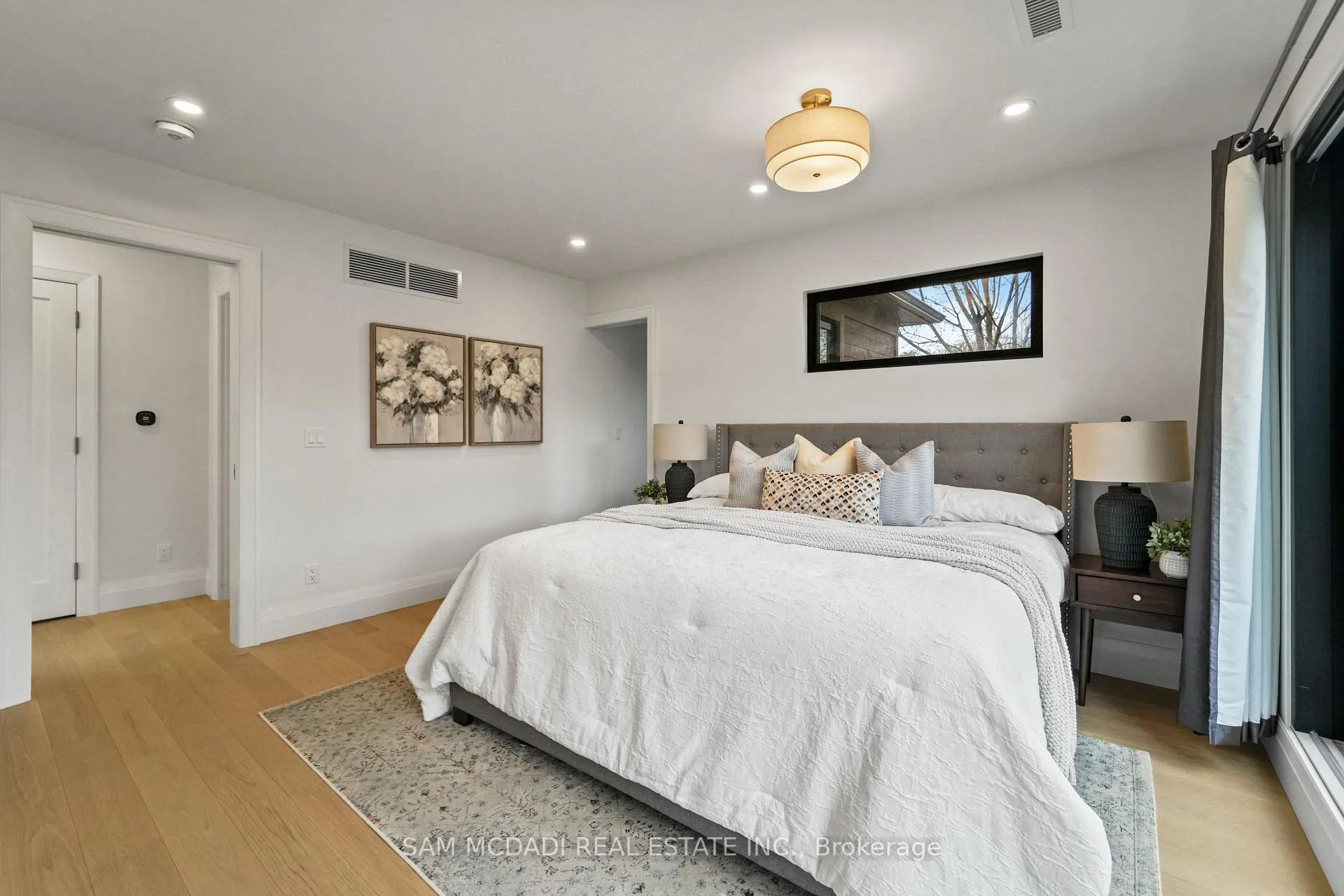 Photo 21 of 130 Lake Promenade, Etobicoke, Long Branch — HOMEH