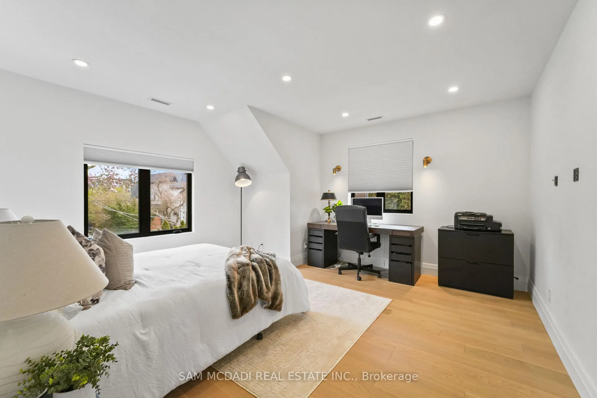 Photo 25 of 130 Lake Promenade, Etobicoke, Long Branch — HOMEH