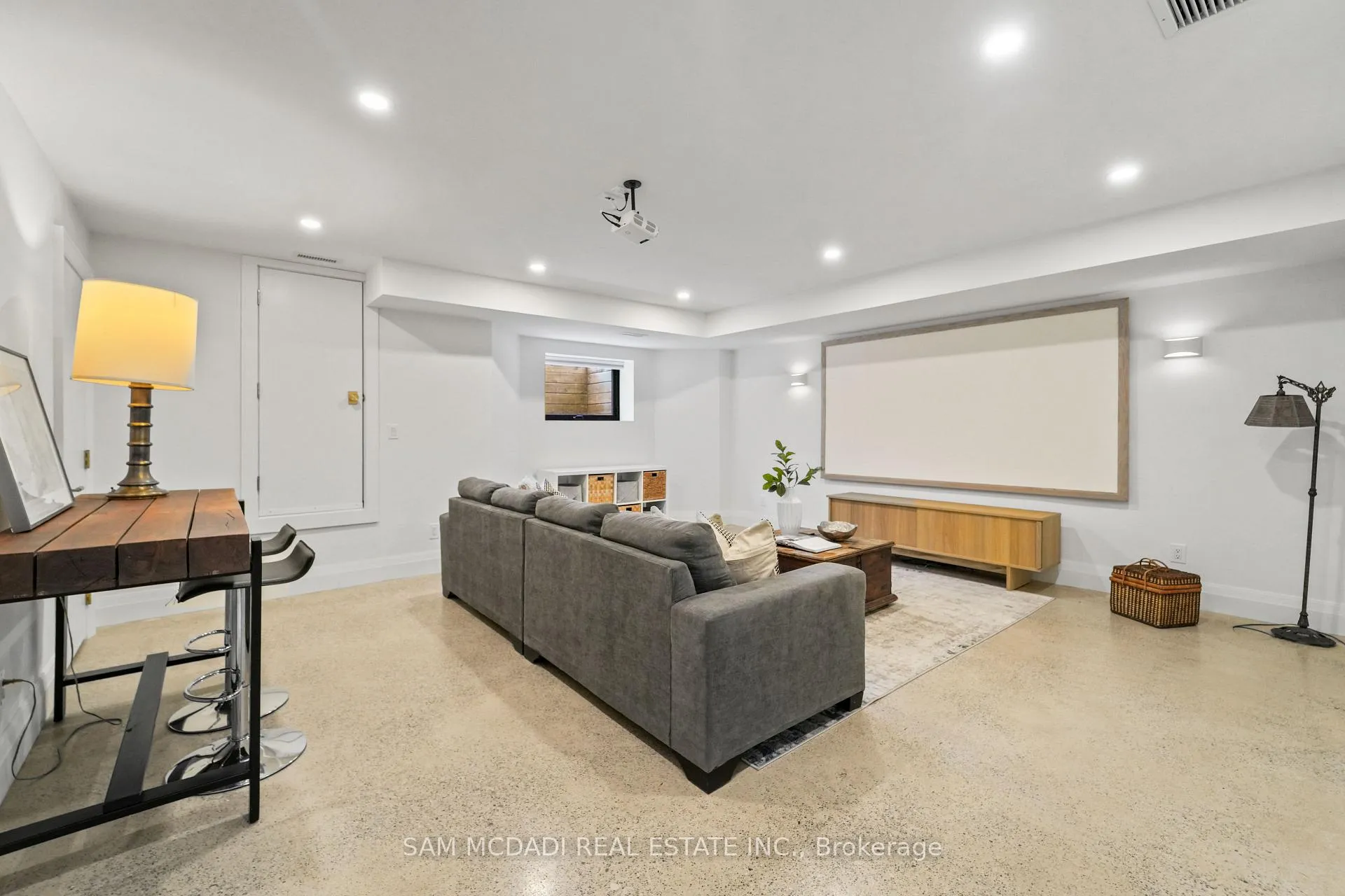 Photo 31 of 130 Lake Promenade, Etobicoke, Long Branch — HOMEH