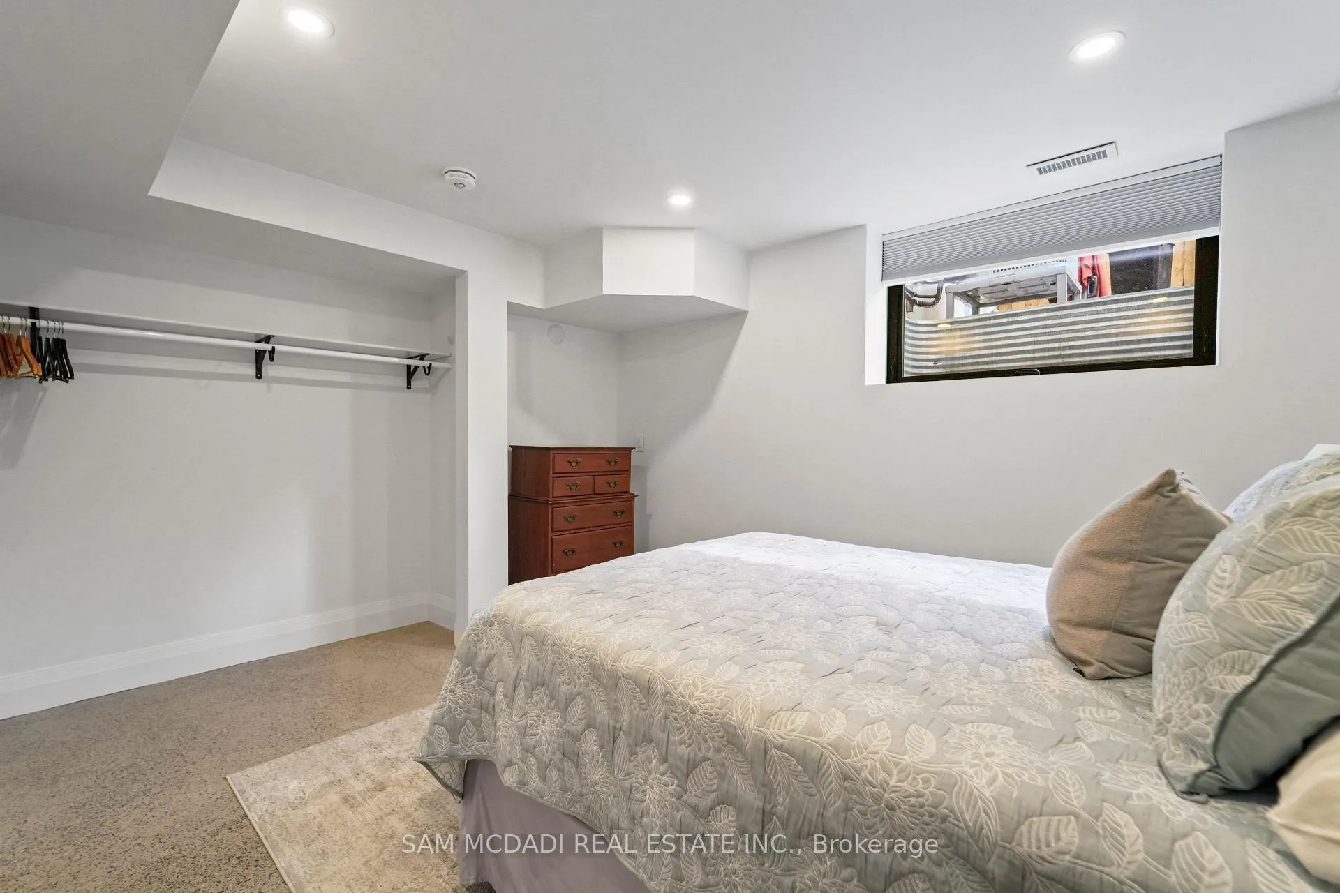 Photo 36 of 130 Lake Promenade, Etobicoke, Long Branch — HOMEH