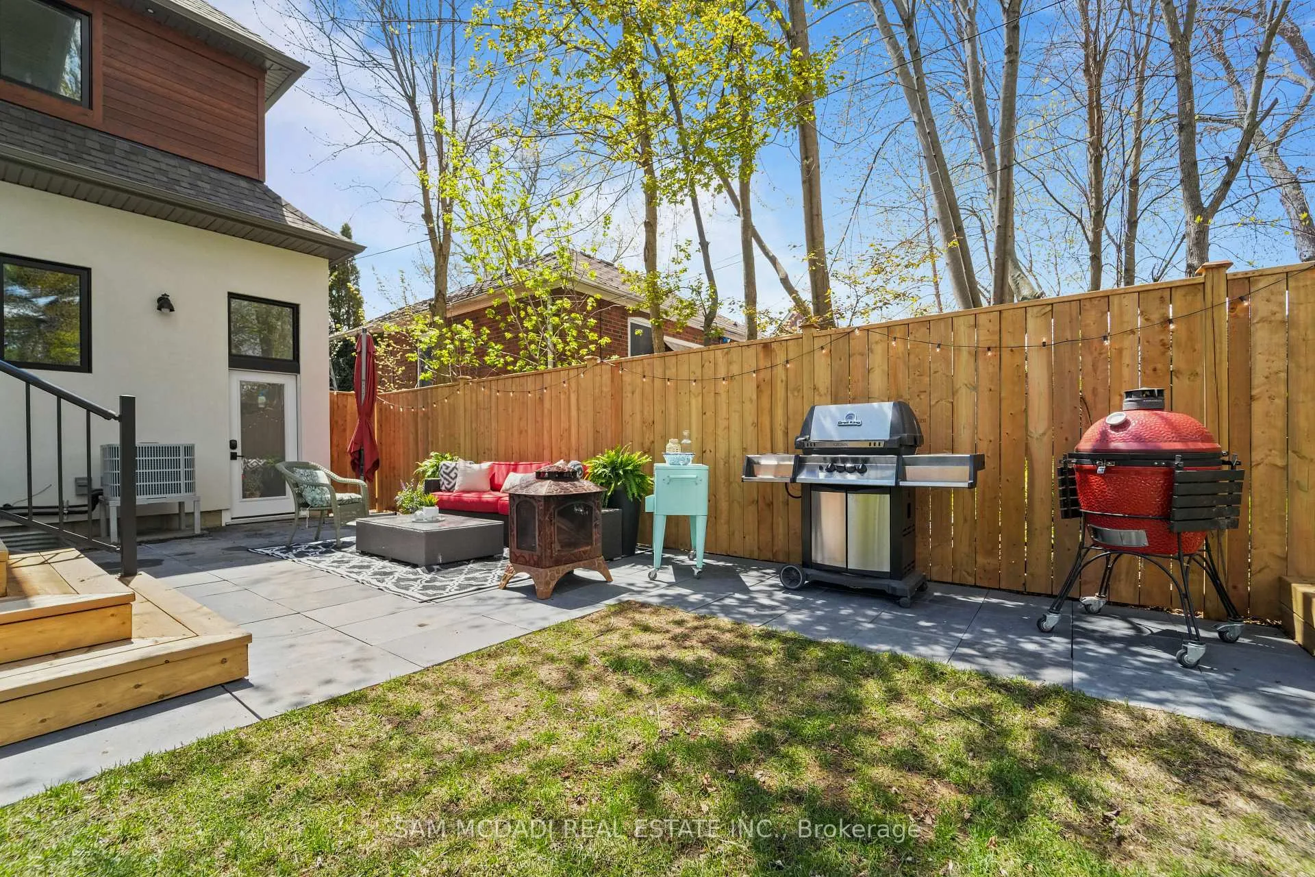 Photo 42 of 130 Lake Promenade, Etobicoke, Long Branch — HOMEH