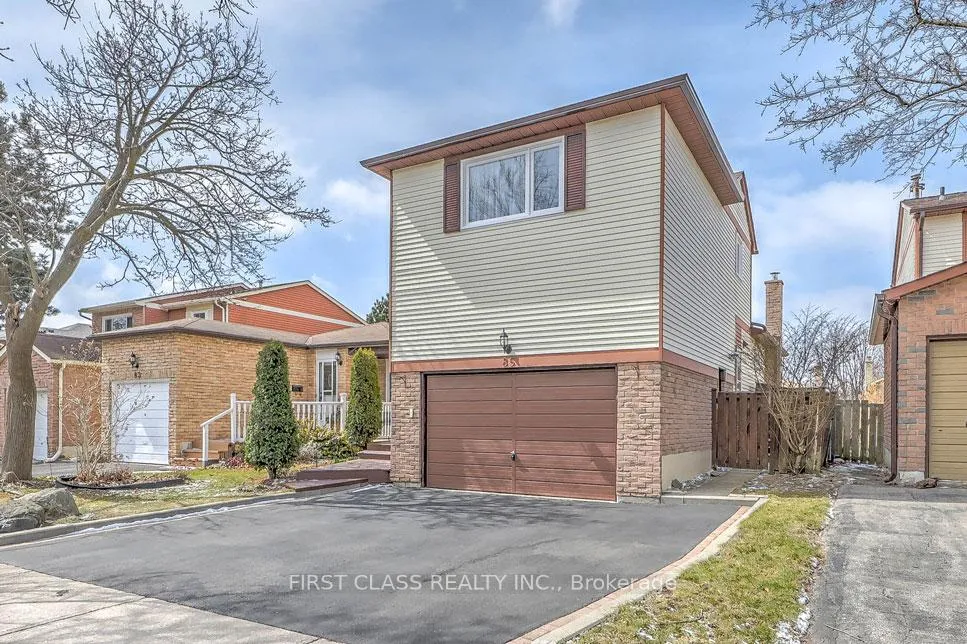 Photo 3 of 85 Madsen Crescent, Markham, Markville — HOMEH