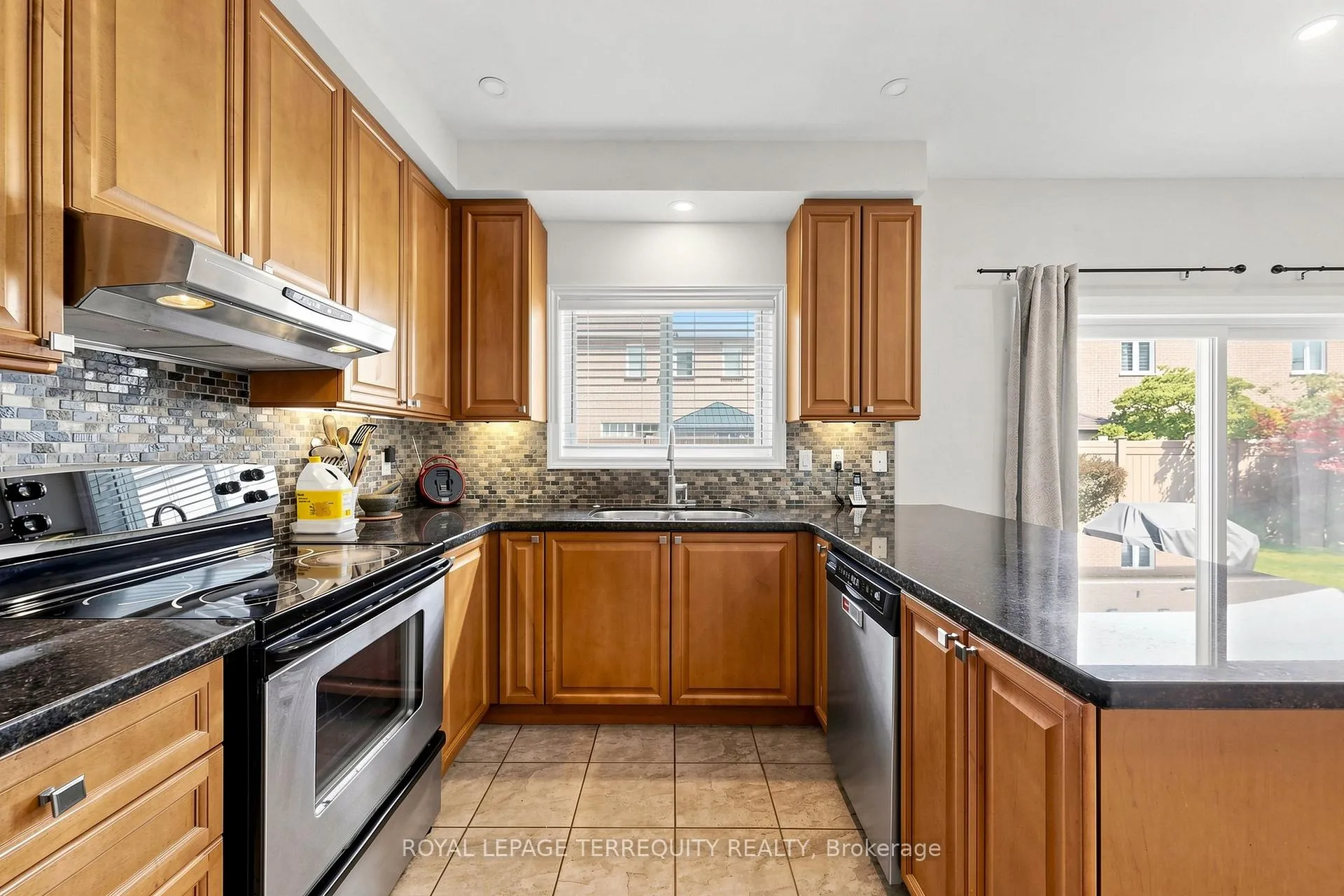 Photo 15 of 12 Ballantyne Drive, Ajax, Northwest Ajax — HOMEH