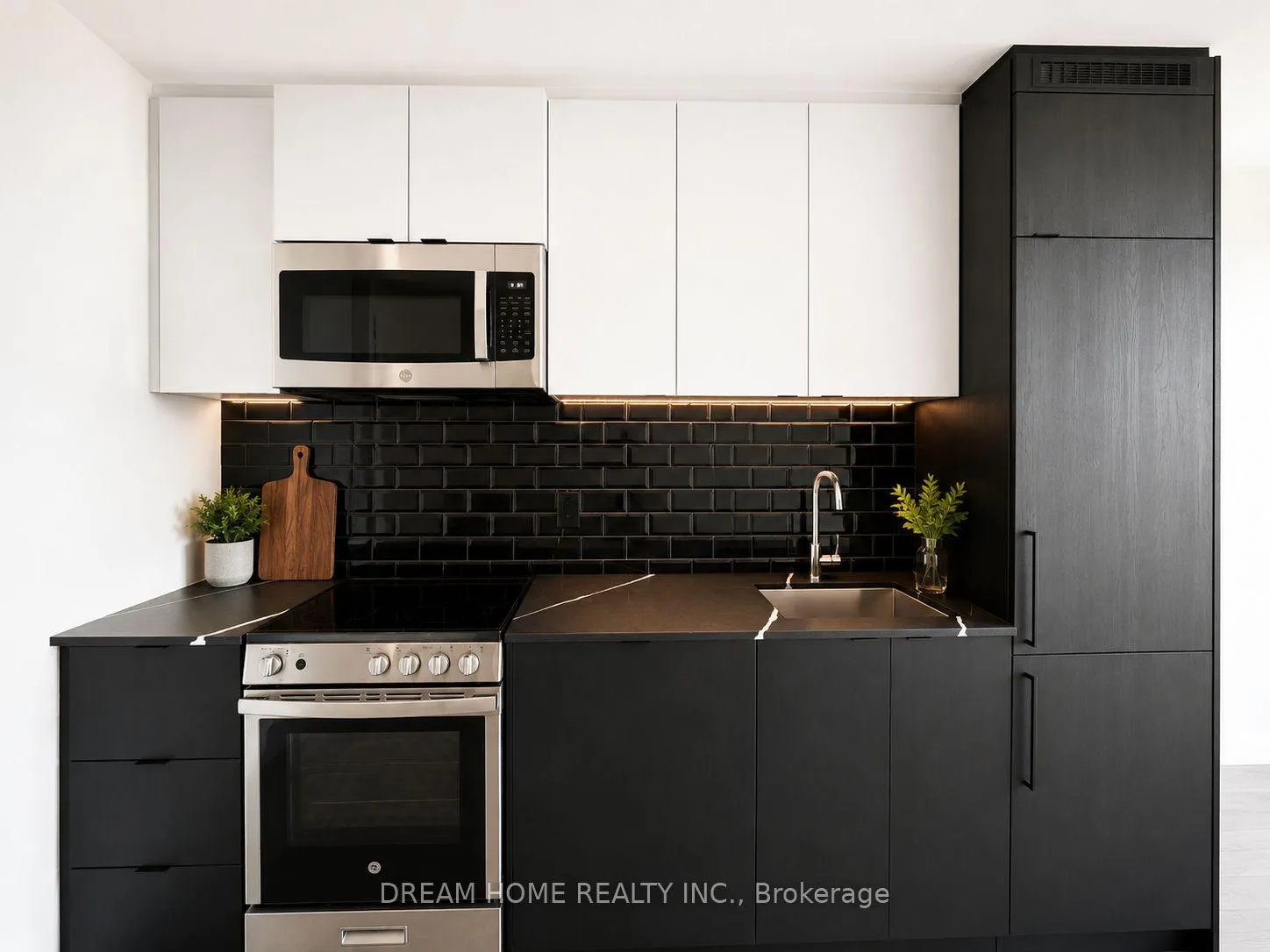 Photo 2 of Unit 810, 285 Dufferin Street, Toronto, South Parkdale — HOMEH