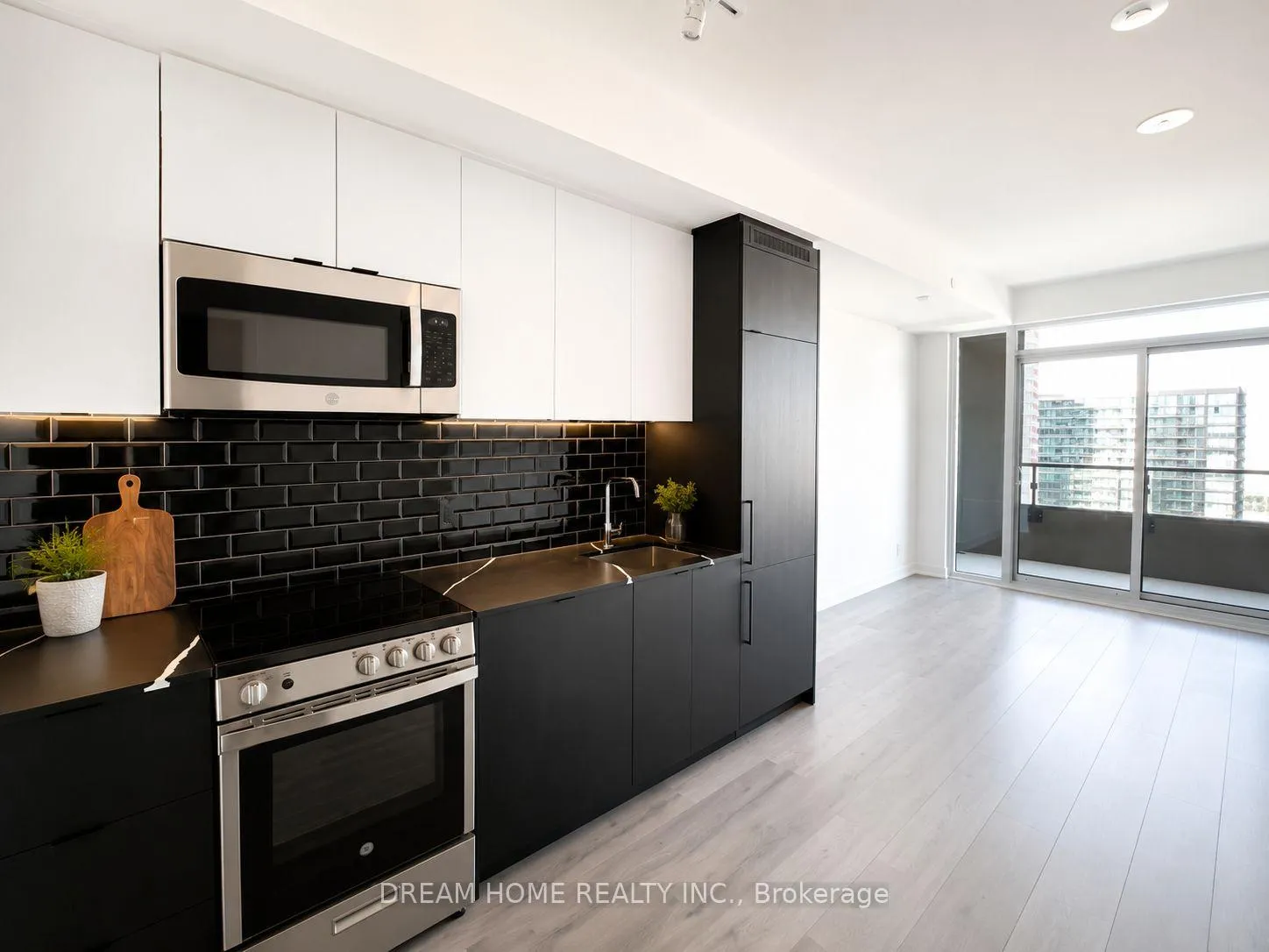 Photo 3 of Unit 810, 285 Dufferin Street, Toronto, South Parkdale — HOMEH