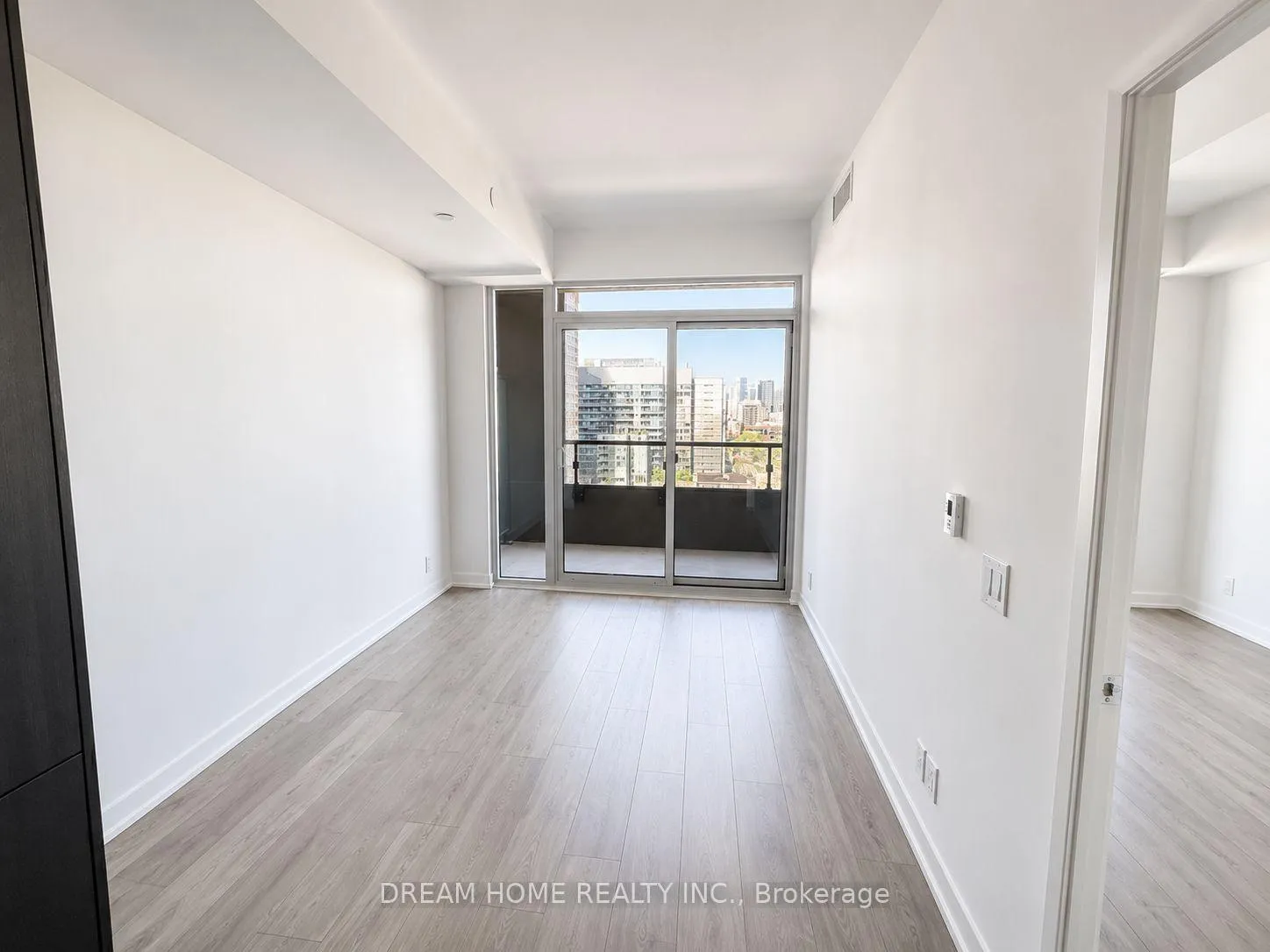 Photo 4 of Unit 810, 285 Dufferin Street, Toronto, South Parkdale — HOMEH