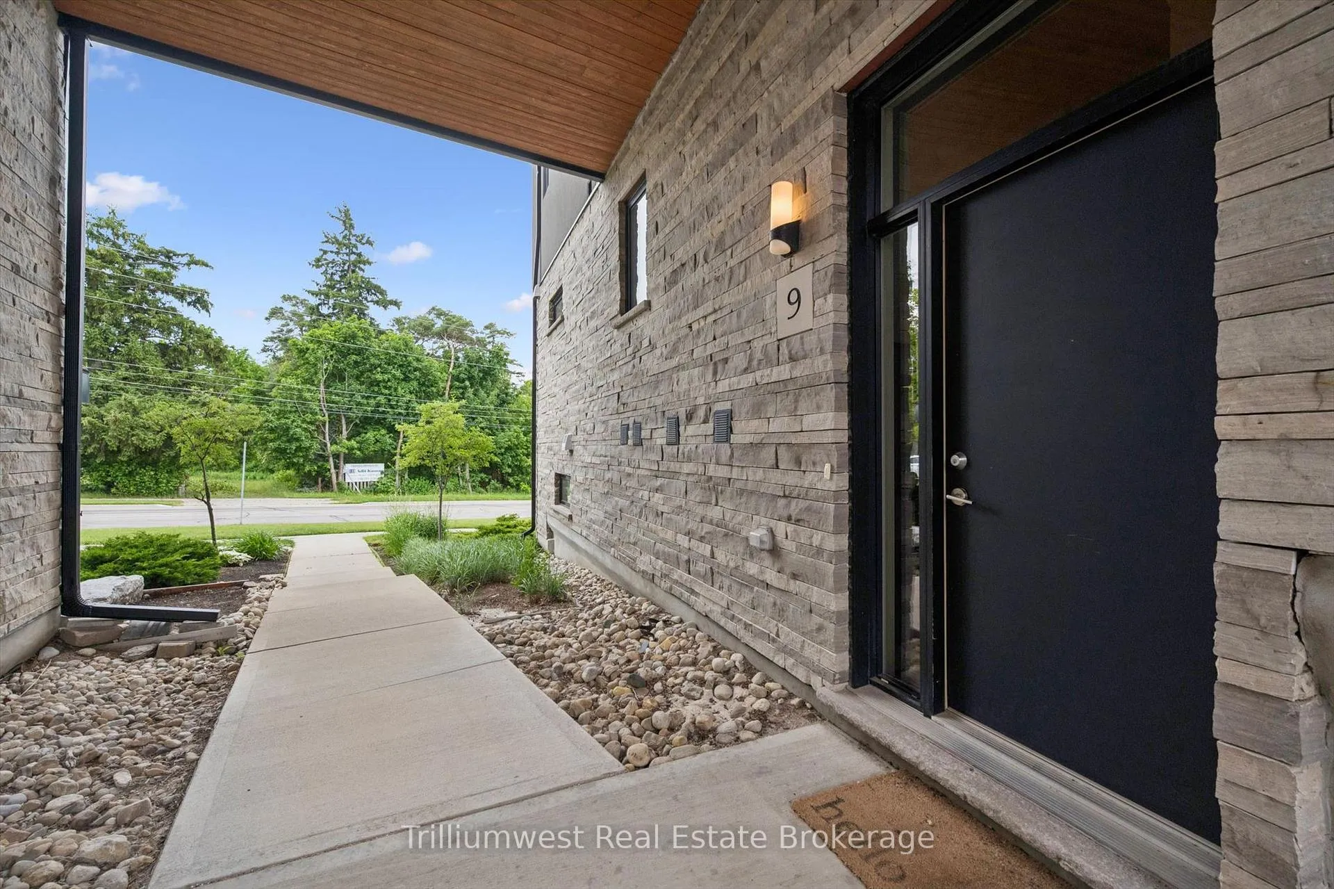 Photo 3 of Unit 9, 32 Arkell Road, Guelph, Kortright East — HOMEH