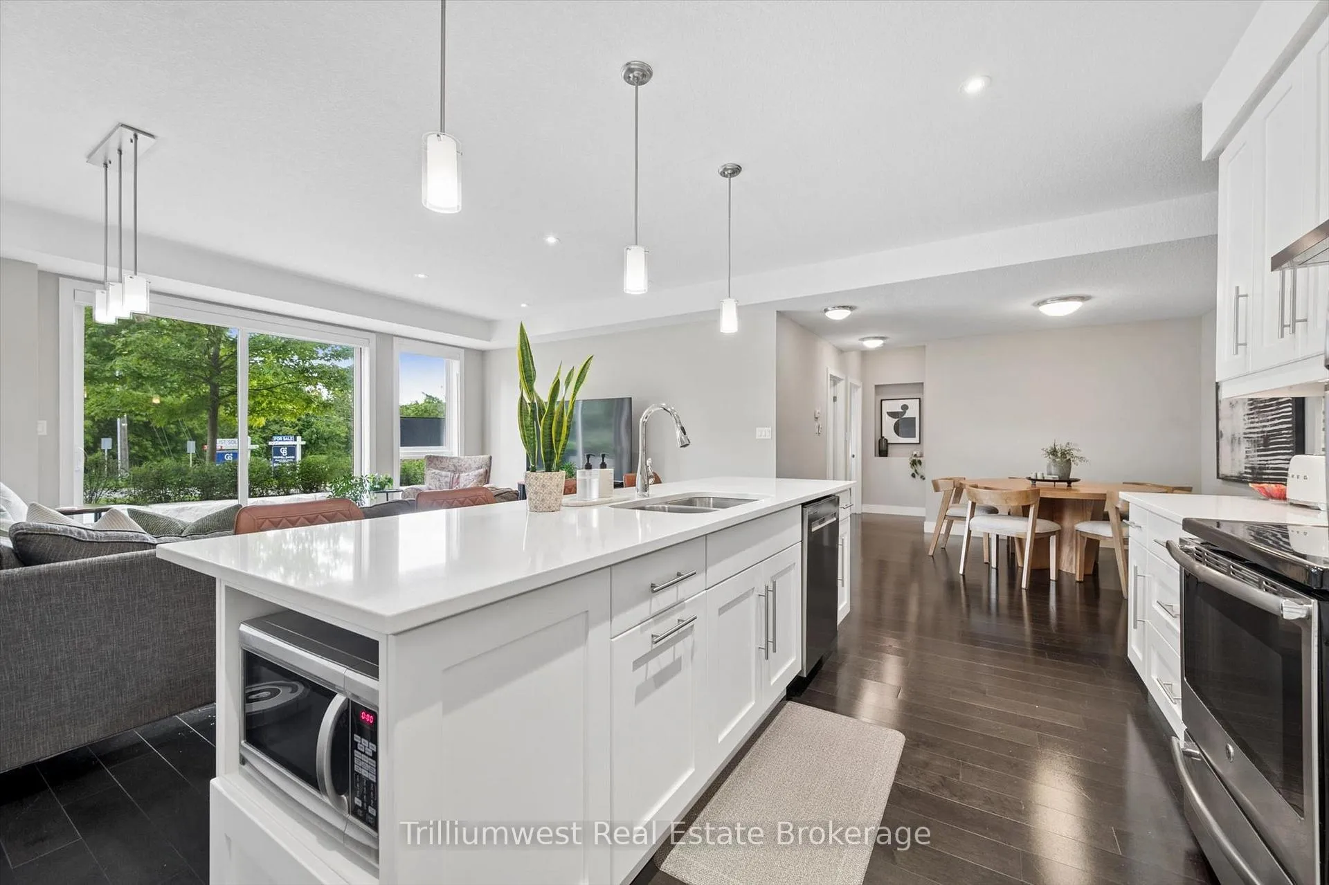 Photo 6 of Unit 9, 32 Arkell Road, Guelph, Kortright East — HOMEH