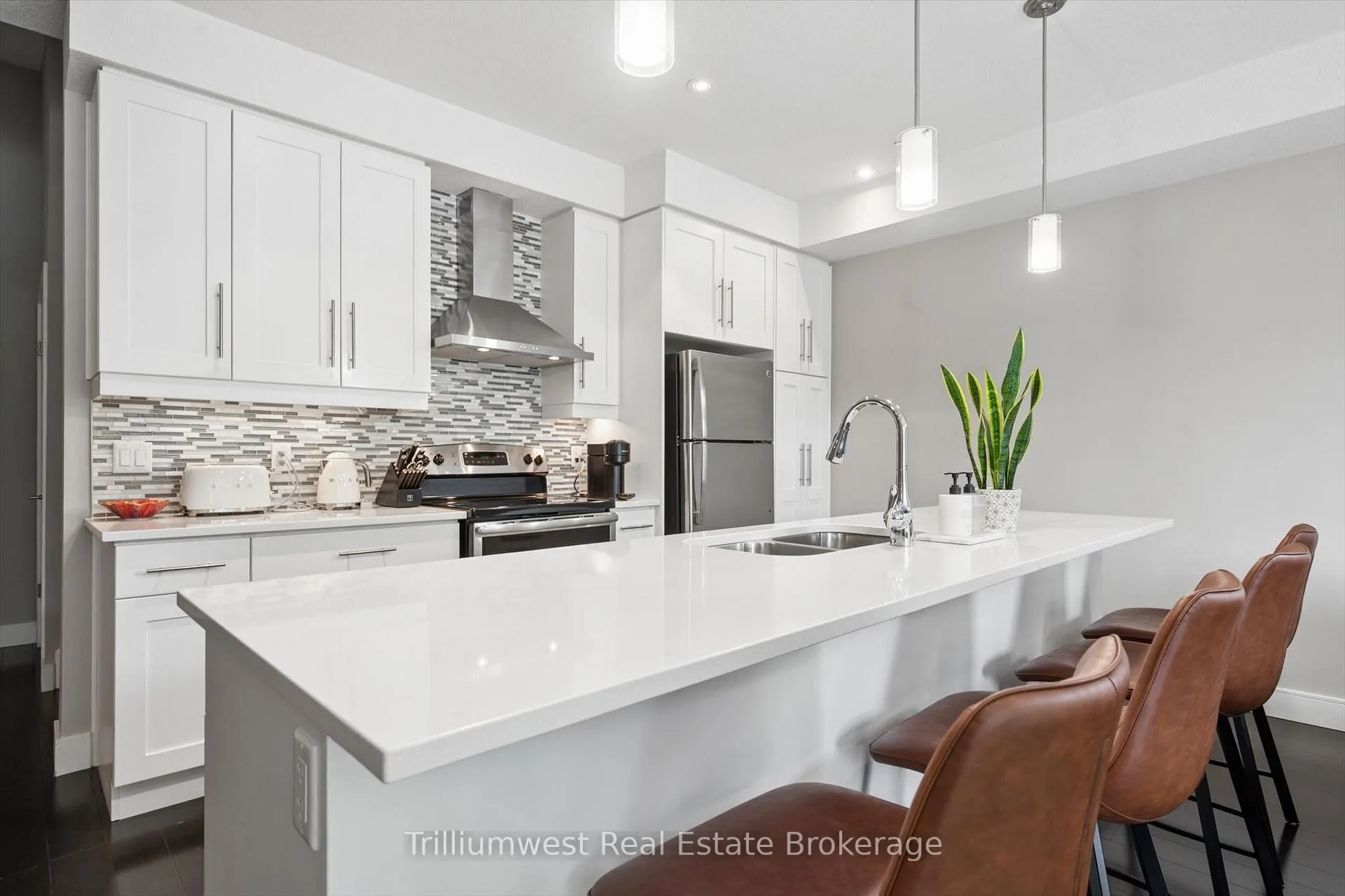 Photo 7 of Unit 9, 32 Arkell Road, Guelph, Kortright East — HOMEH