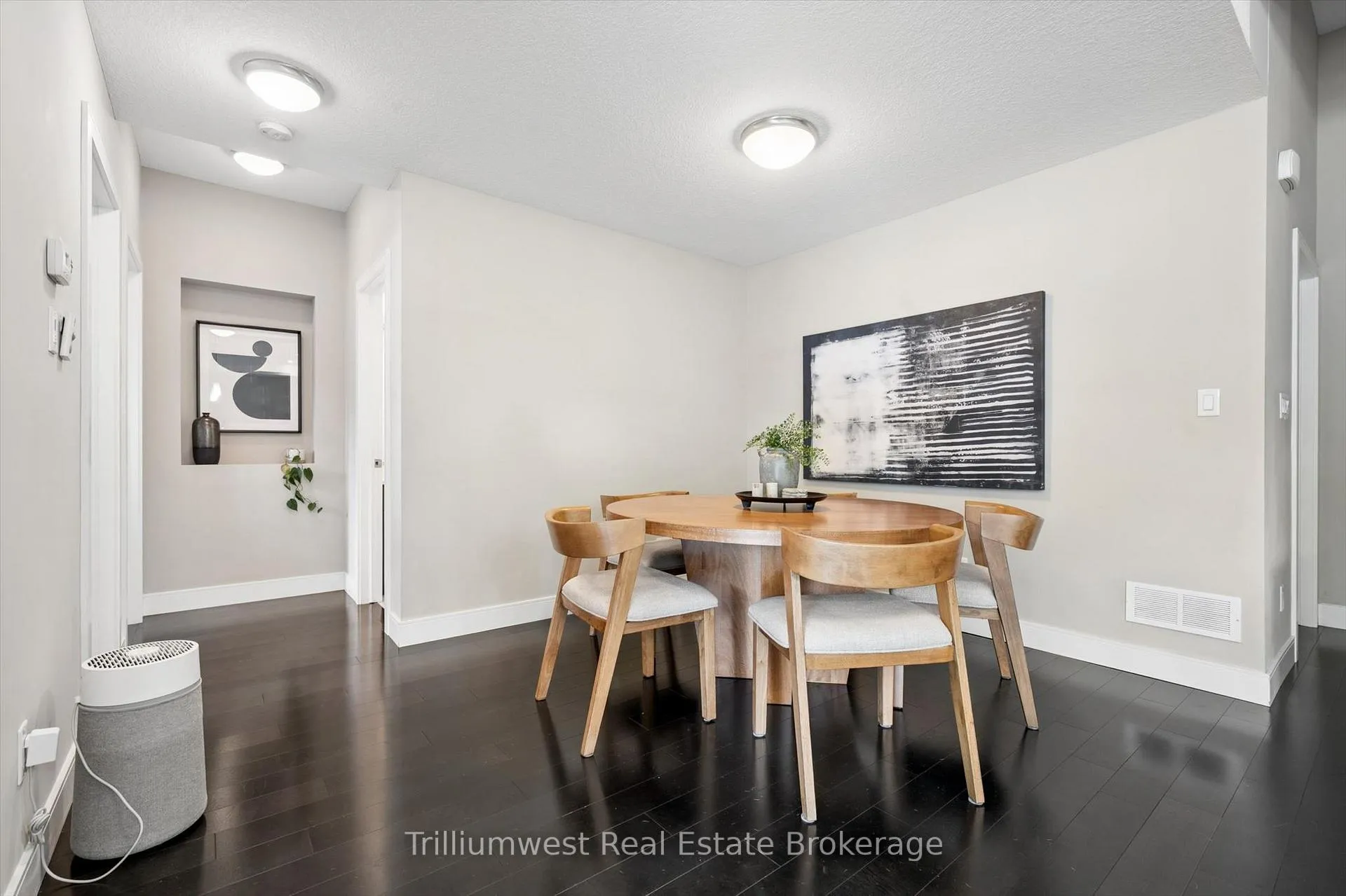 Photo 11 of Unit 9, 32 Arkell Road, Guelph, Kortright East — HOMEH