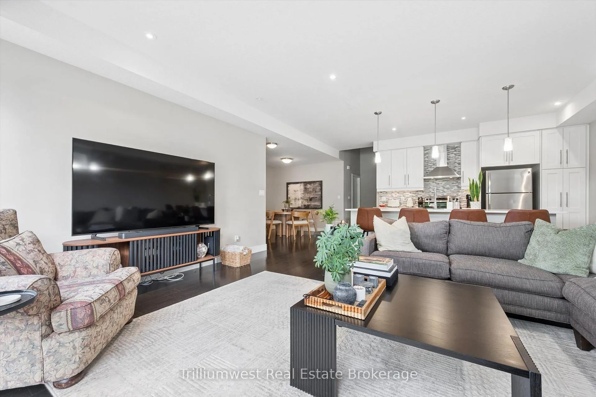 Photo 15 of Unit 9, 32 Arkell Road, Guelph, Kortright East — HOMEH